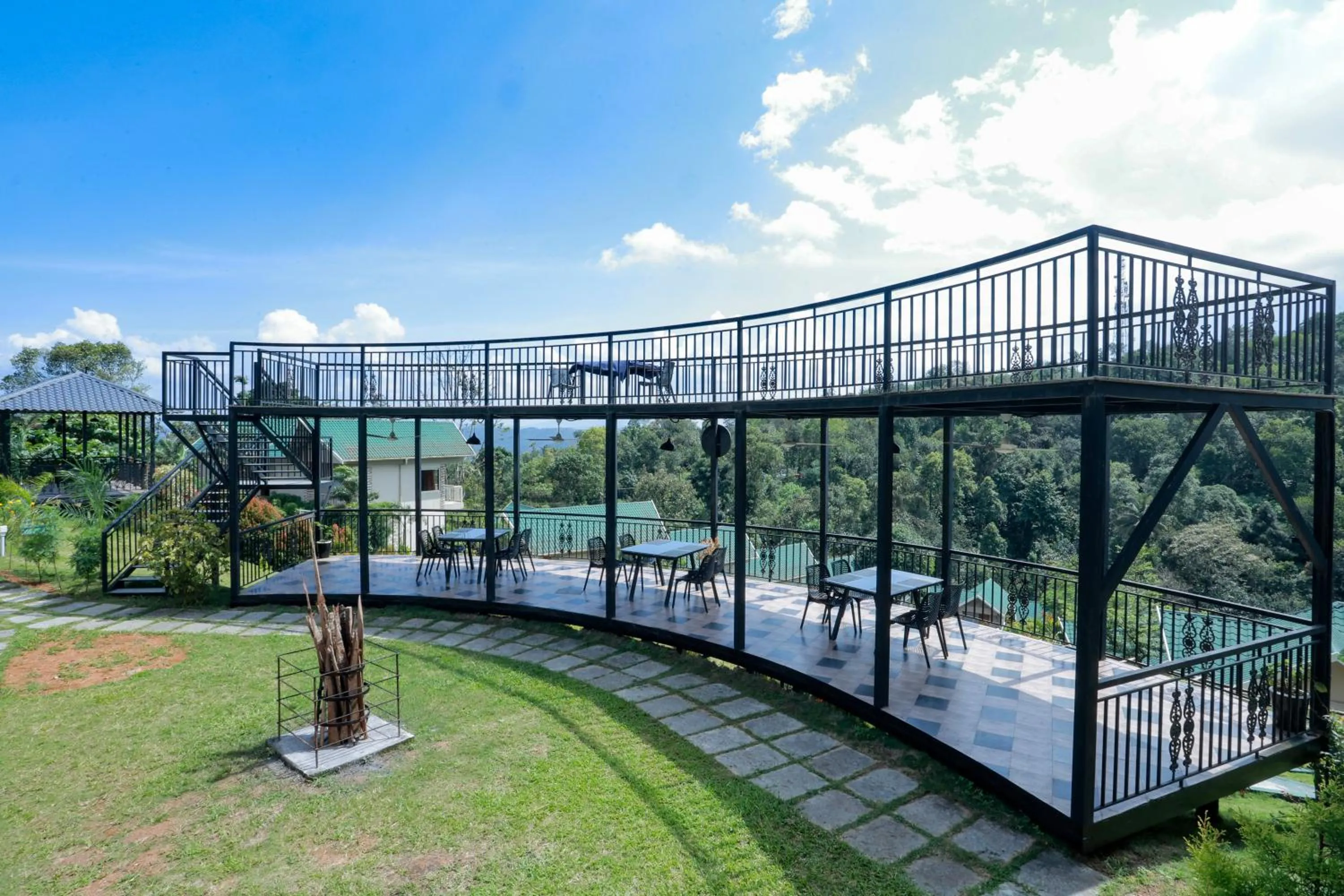 Restaurant/places to eat in Aveda Munnar Mountains and Mist