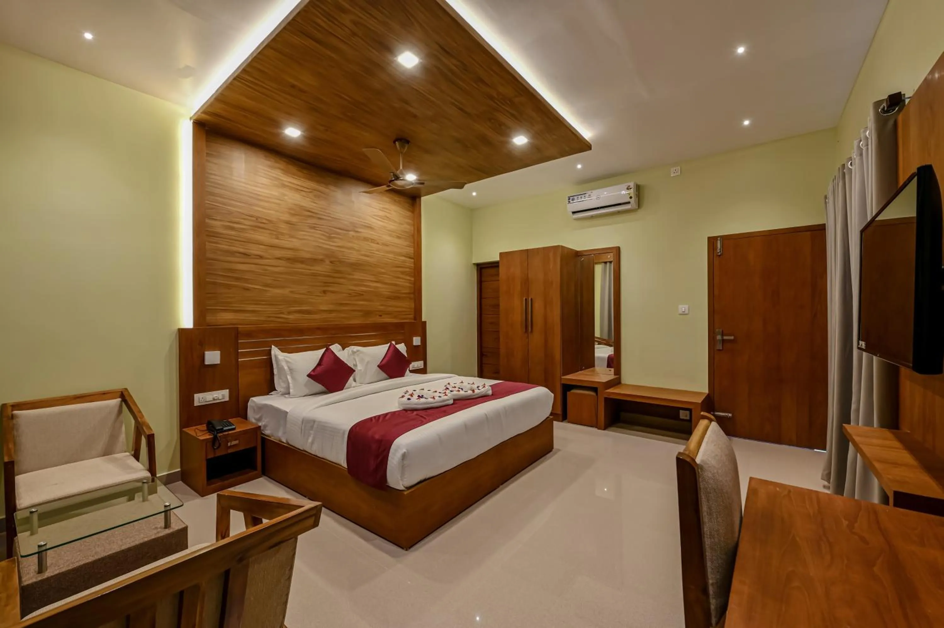 Photo of the whole room, Bed in Aveda Munnar Mountains and Mist