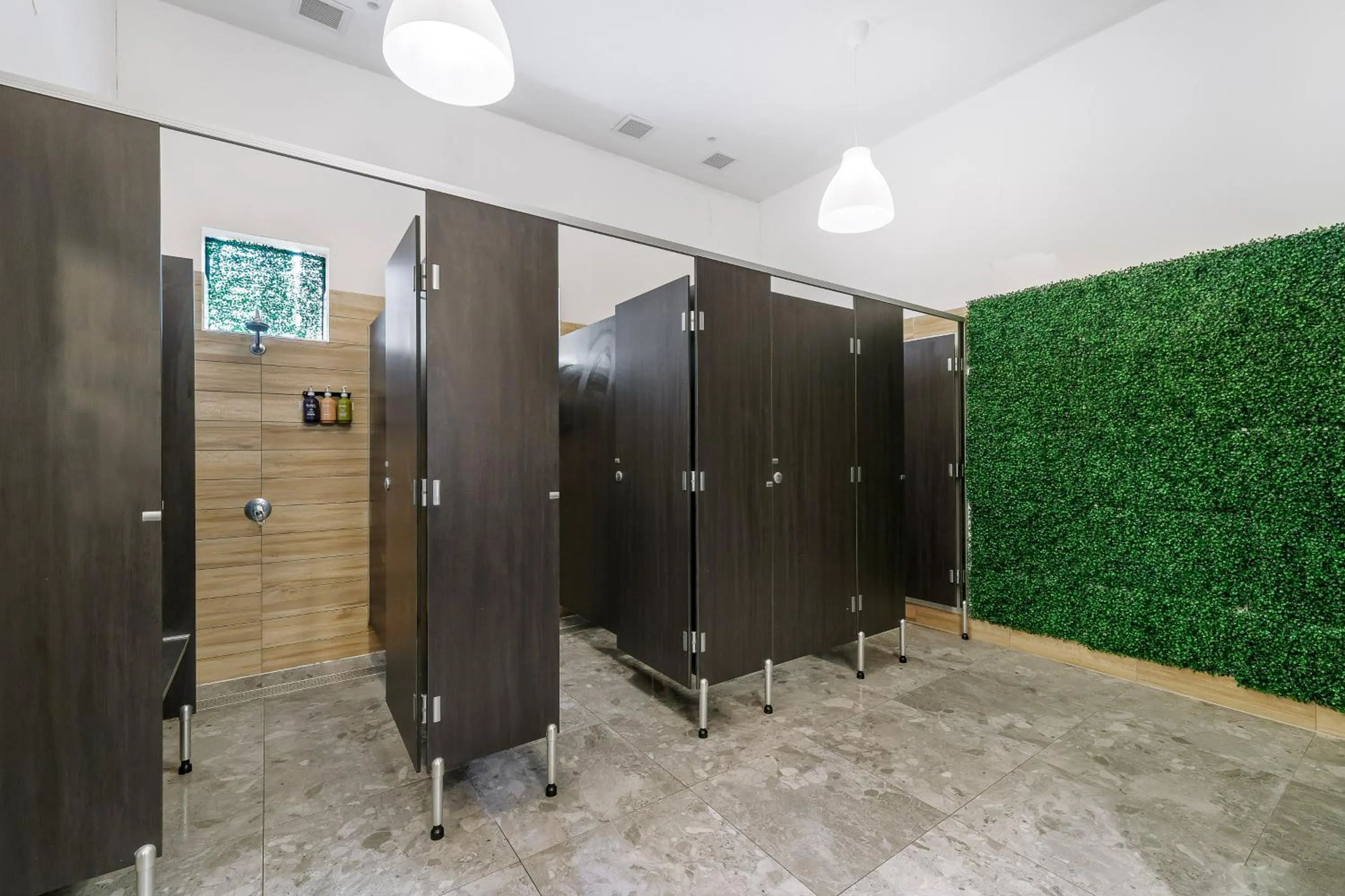 Bathroom in Tequila Sunrise Hostel Surfers Paradise