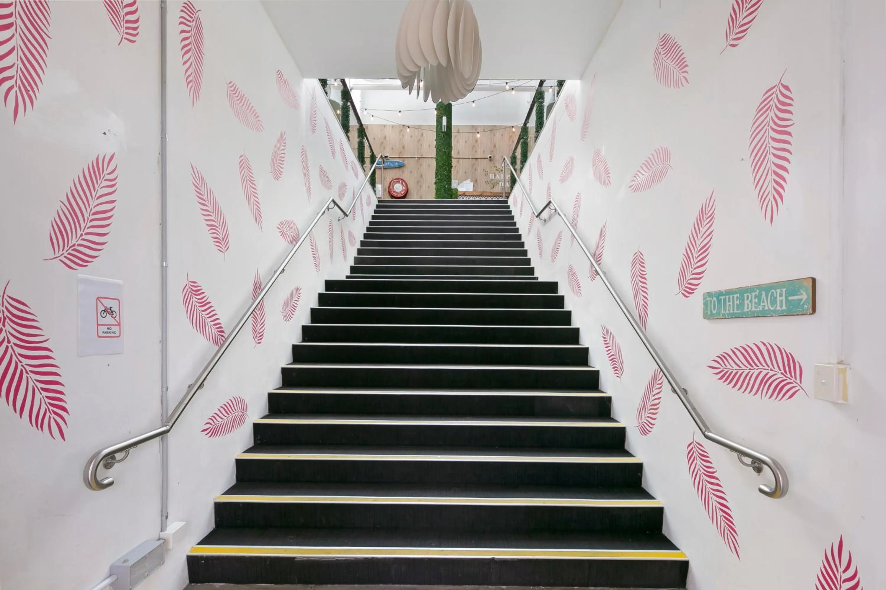 Property building in Tequila Sunrise Hostel Surfers Paradise