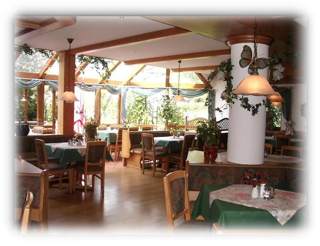 Restaurant/places to eat in Hotel Landgasthof Zum Schildhauer