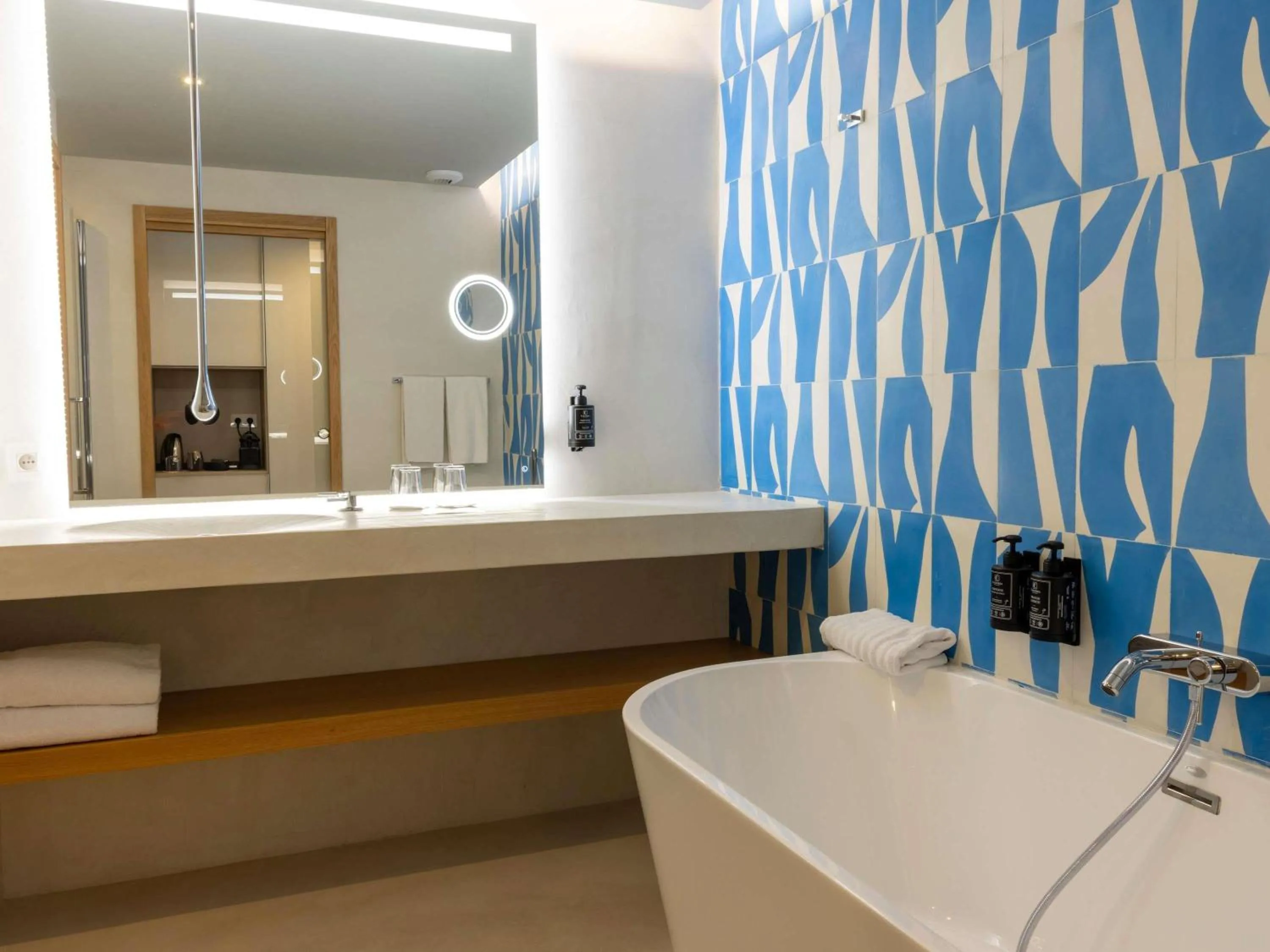 Photo of the whole room in Hotel & Spa Kasano Calvi - Handwritten Collection