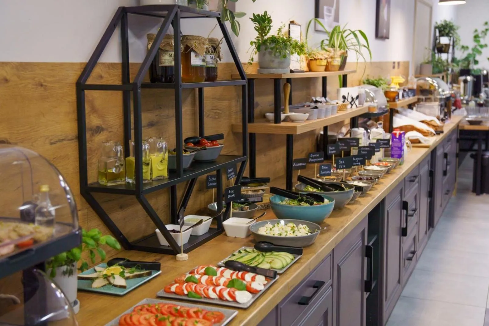 Food and drinks in Hotel 107