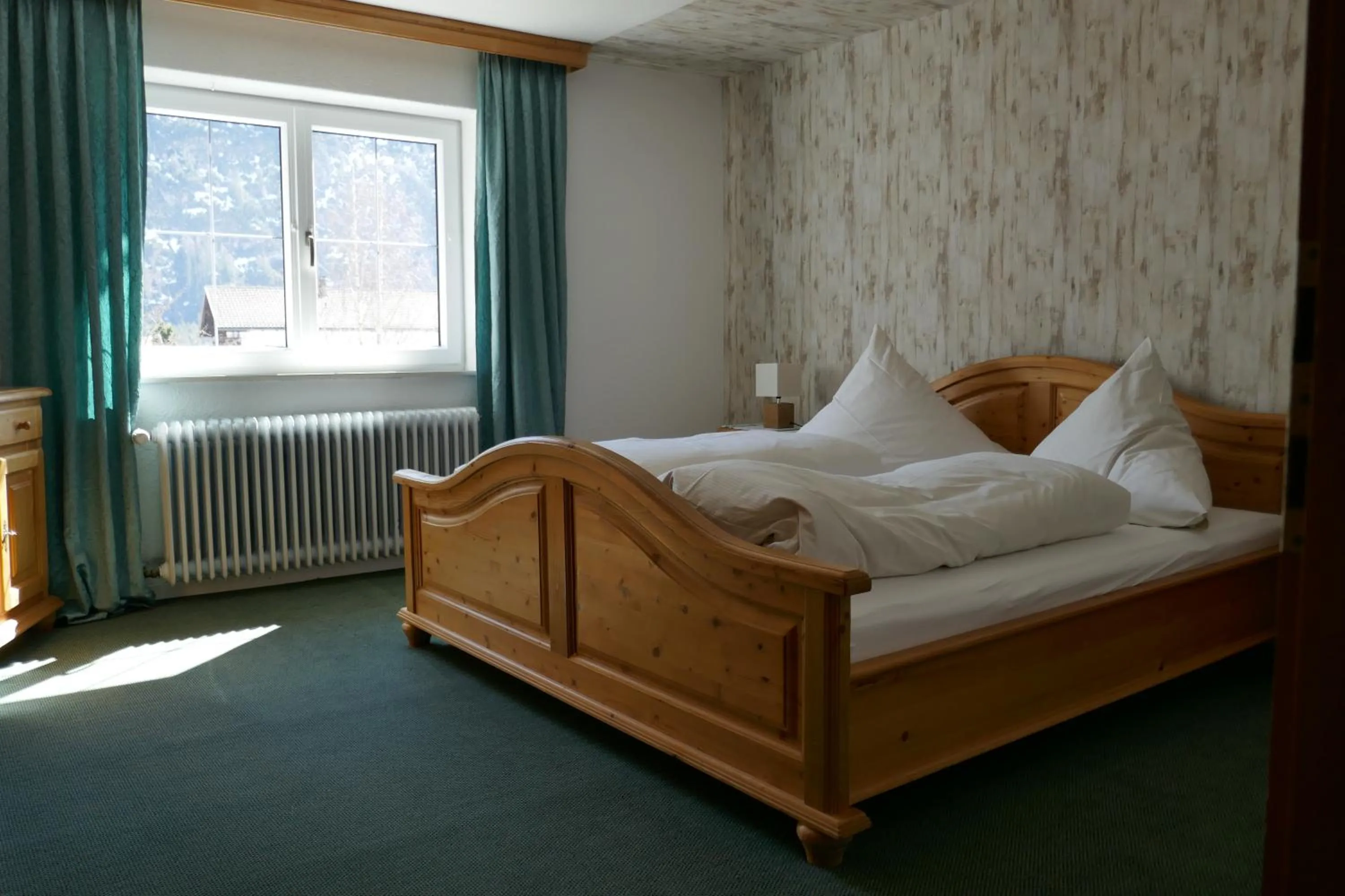 Bed in Pension & Ferienwohnungen Haus Edelweiß