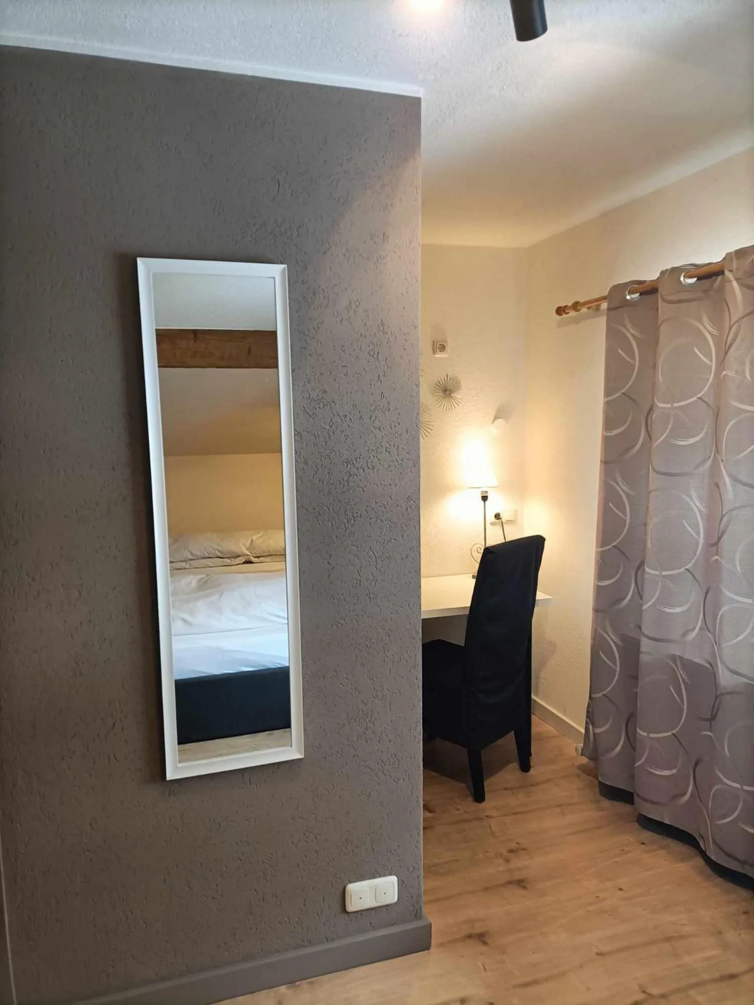 Bed in Pension & Ferienwohnungen Haus Edelweiß