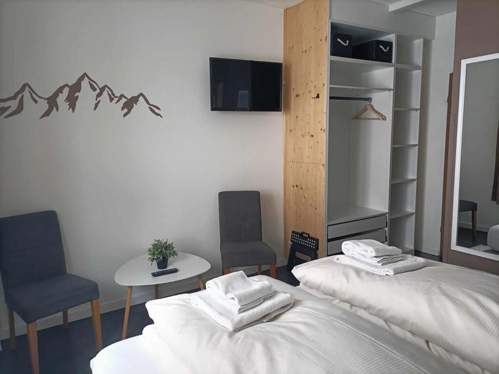 Bed in Pension & Ferienwohnungen Haus Edelweiß