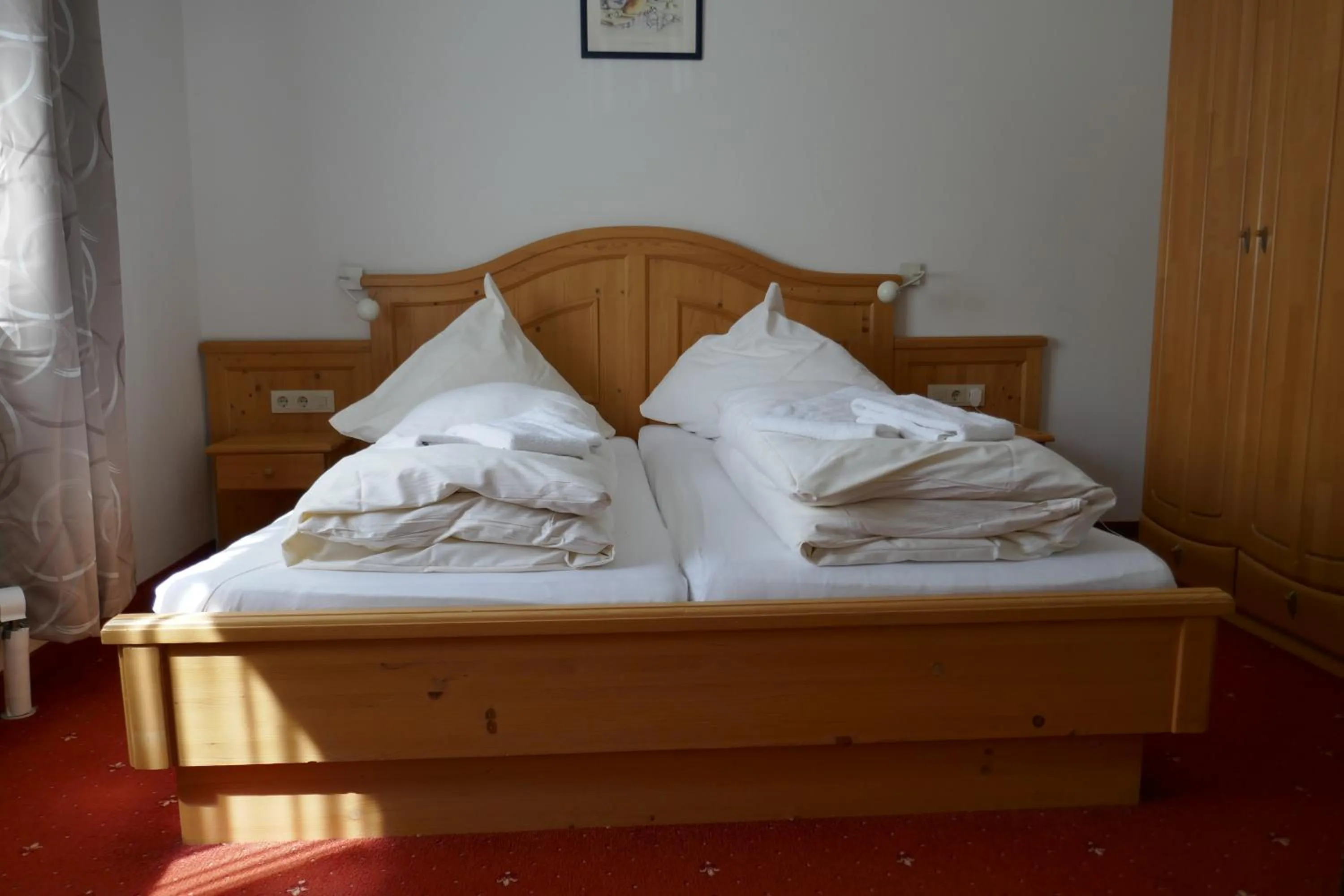 Bed in Pension & Ferienwohnungen Haus Edelweiß