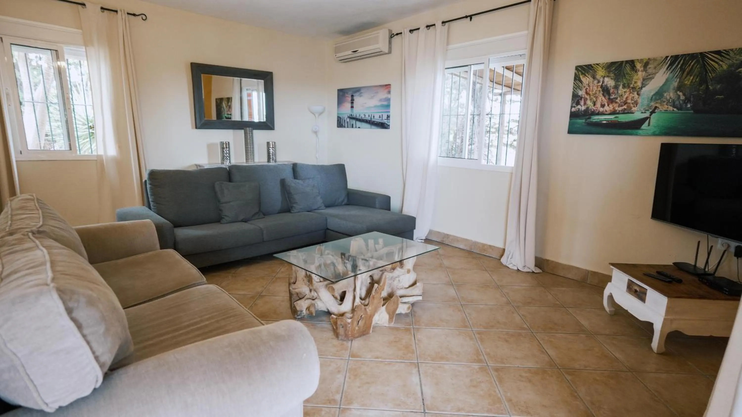 Lounge or bar in Casa Rural Los Garrovillos by Fontanilla del Mar Holidays Rentals