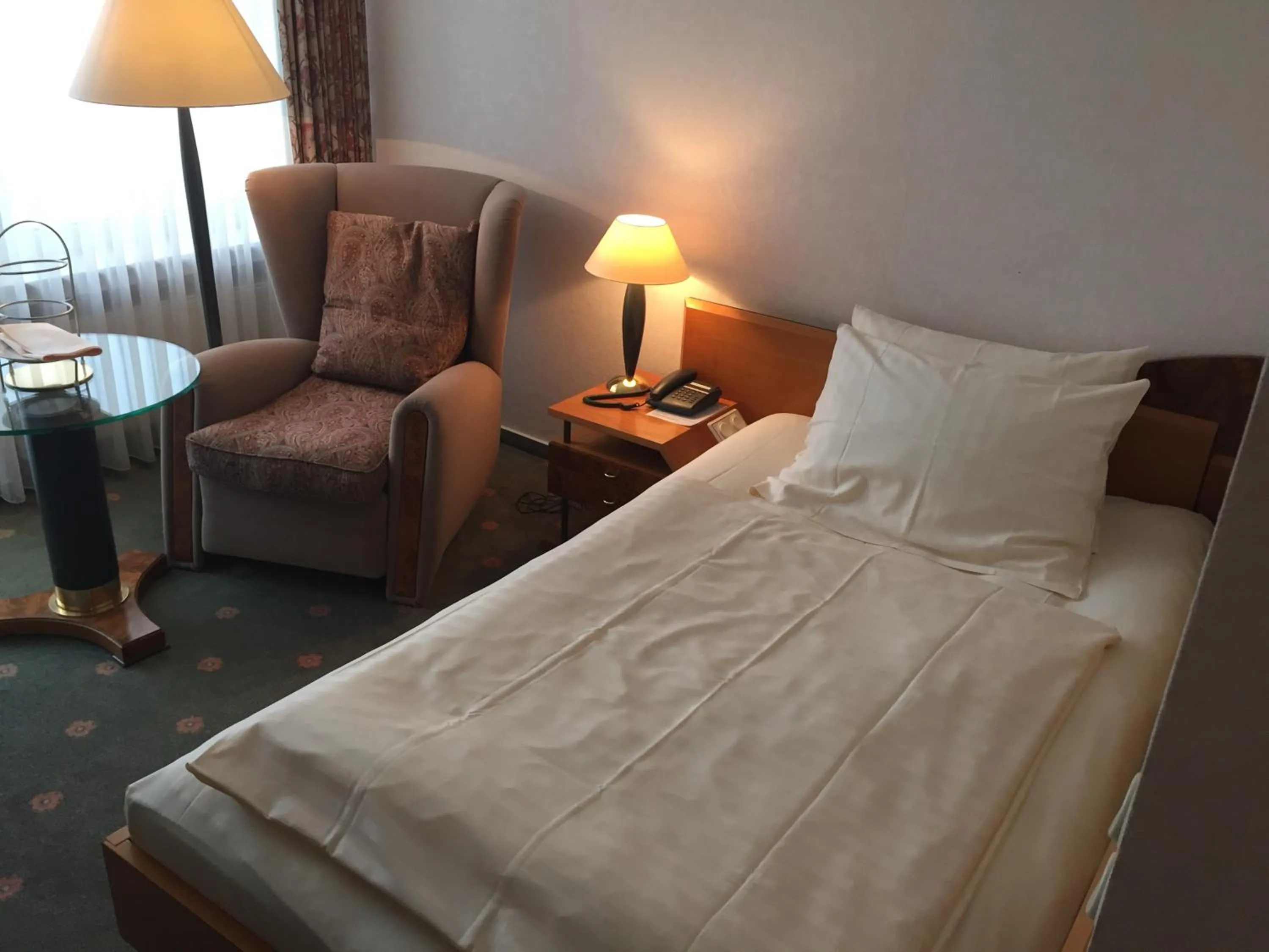 Photo of the whole room, Bed in Kurpark-Hotel
