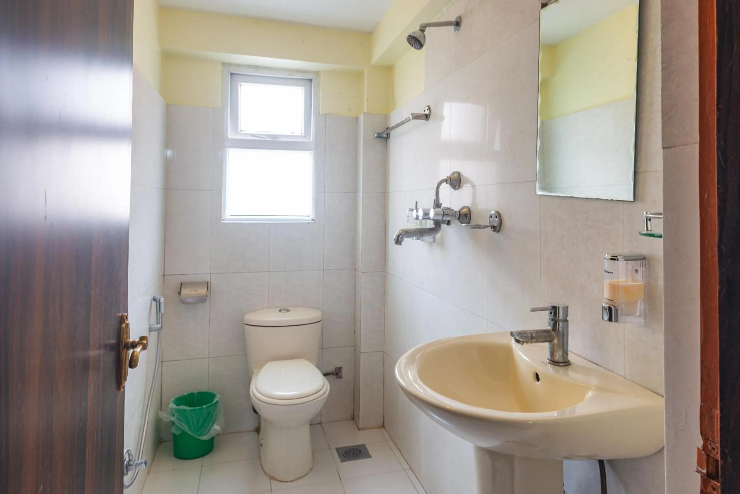 Shower in Hotel Yambu kathmandu