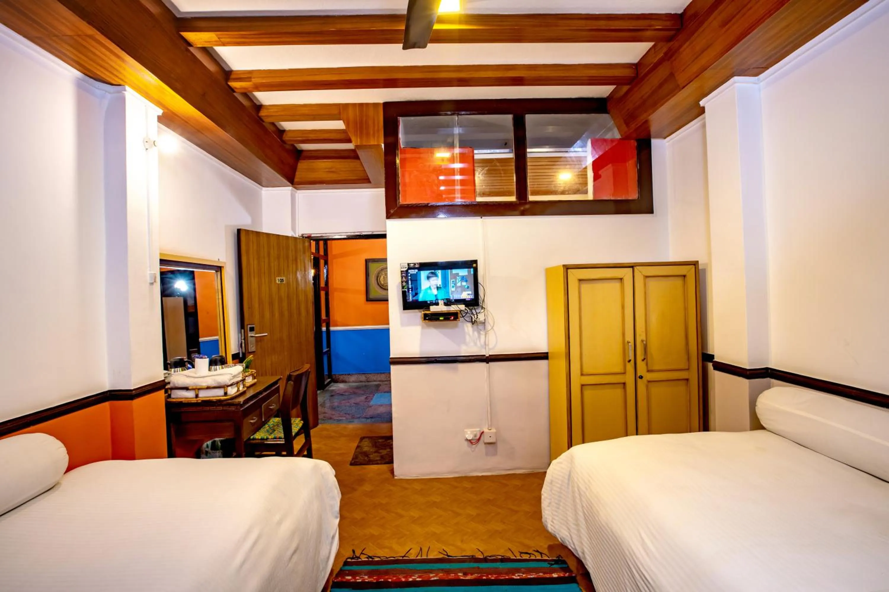 TV and multimedia, Bed in Shangrila Boutique Hotel