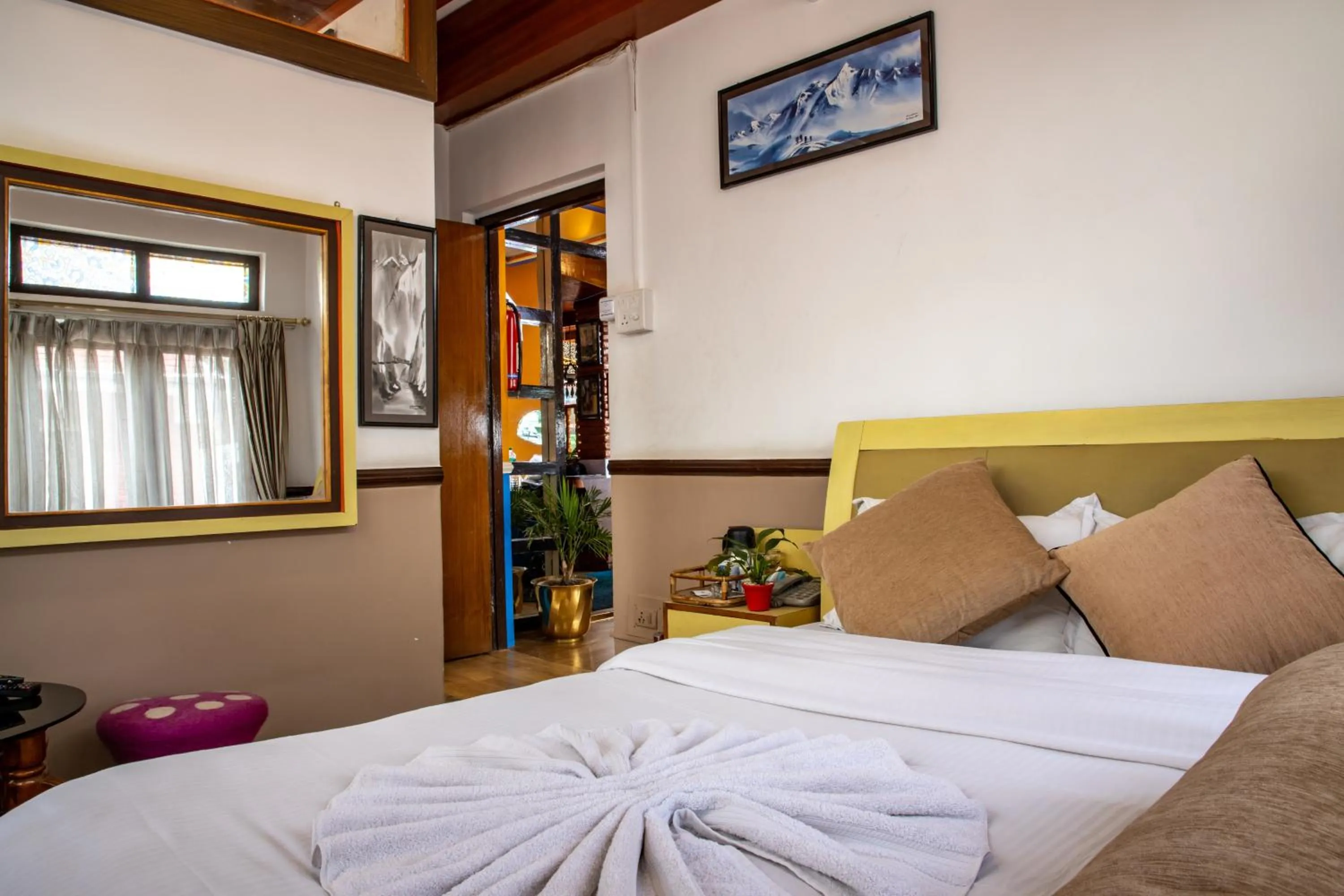 Bed in Shangrila Boutique Hotel