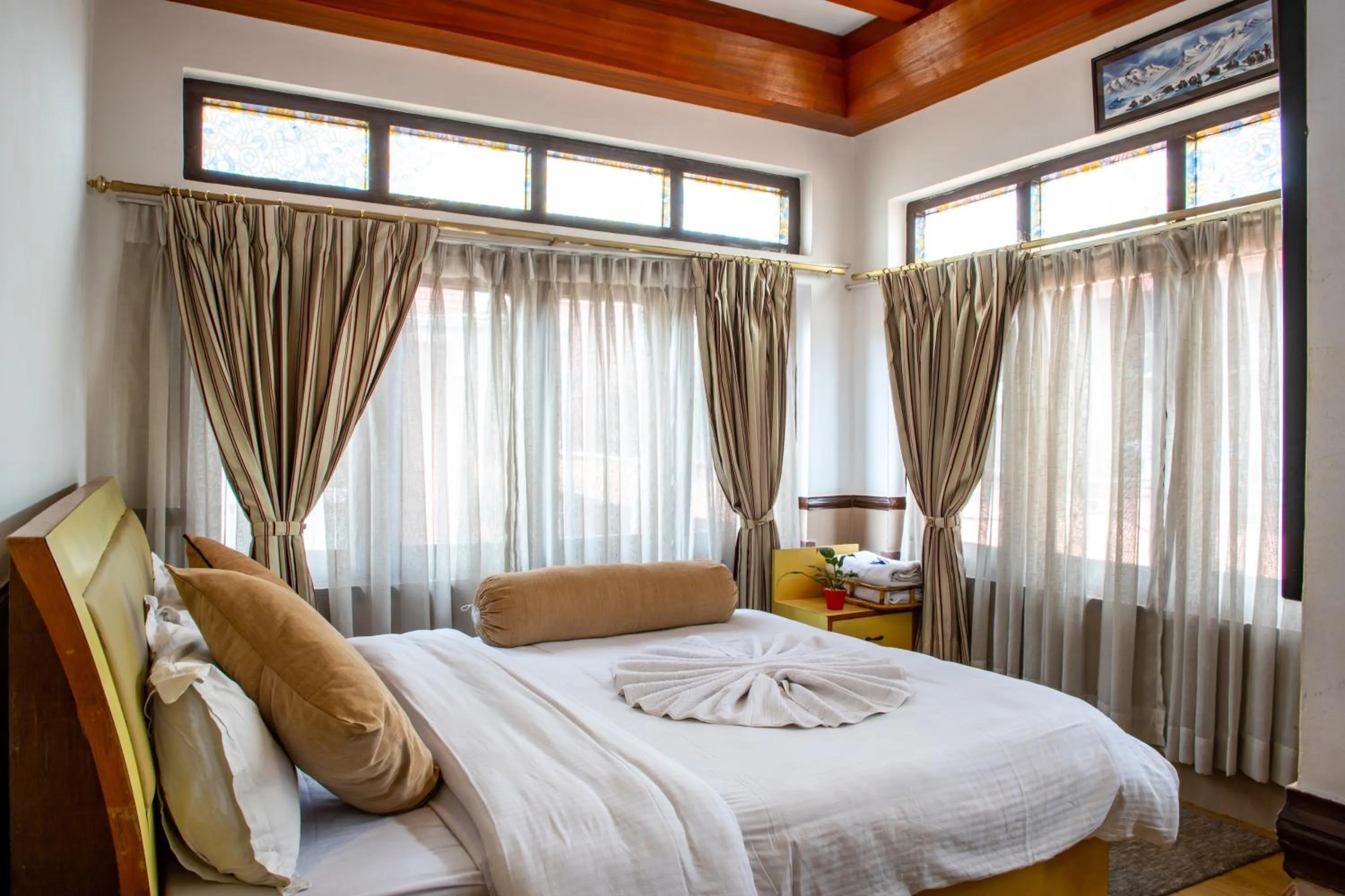 Bed in Shangrila Boutique Hotel