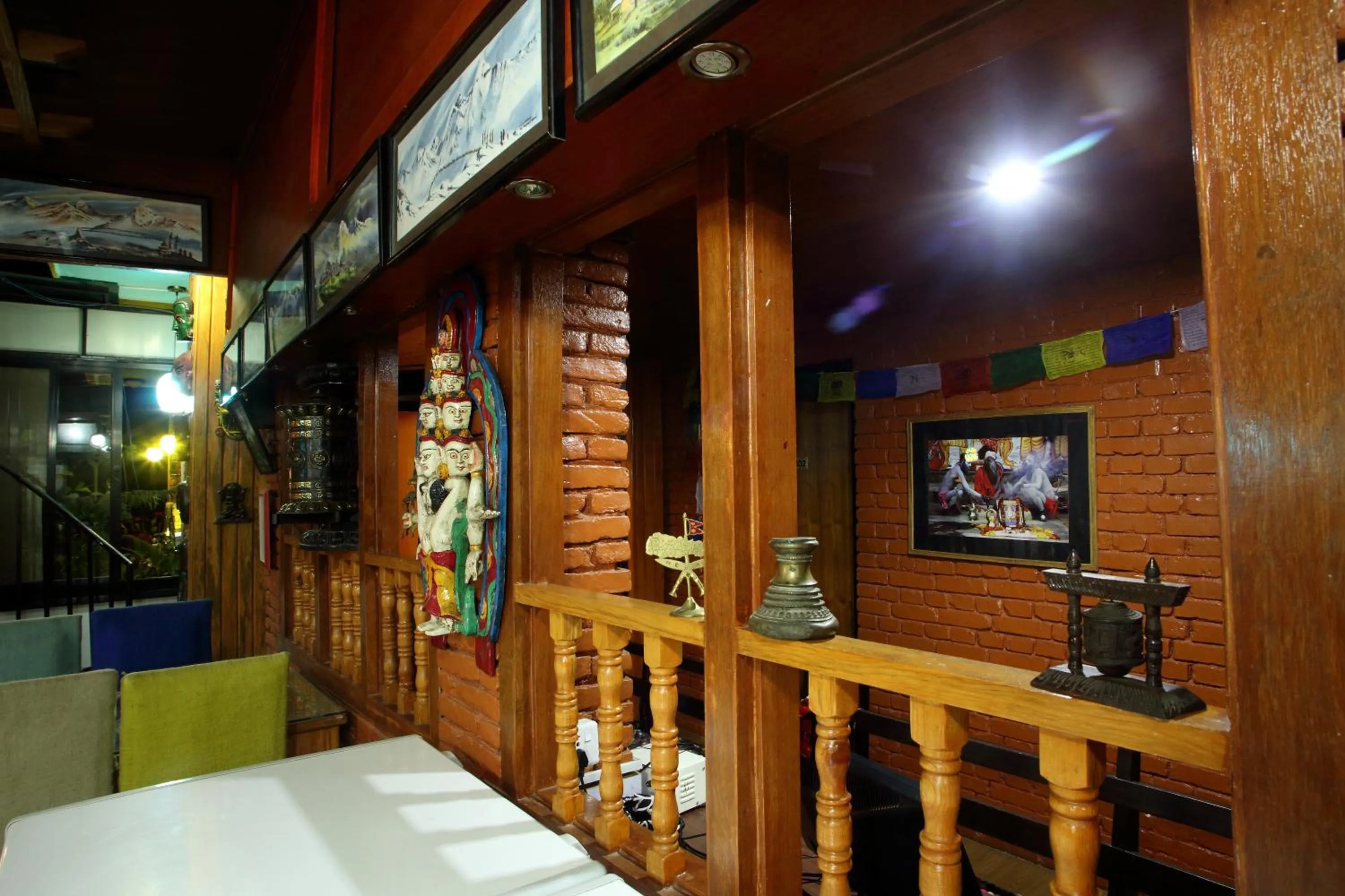 Restaurant/places to eat in Shangrila Boutique Hotel