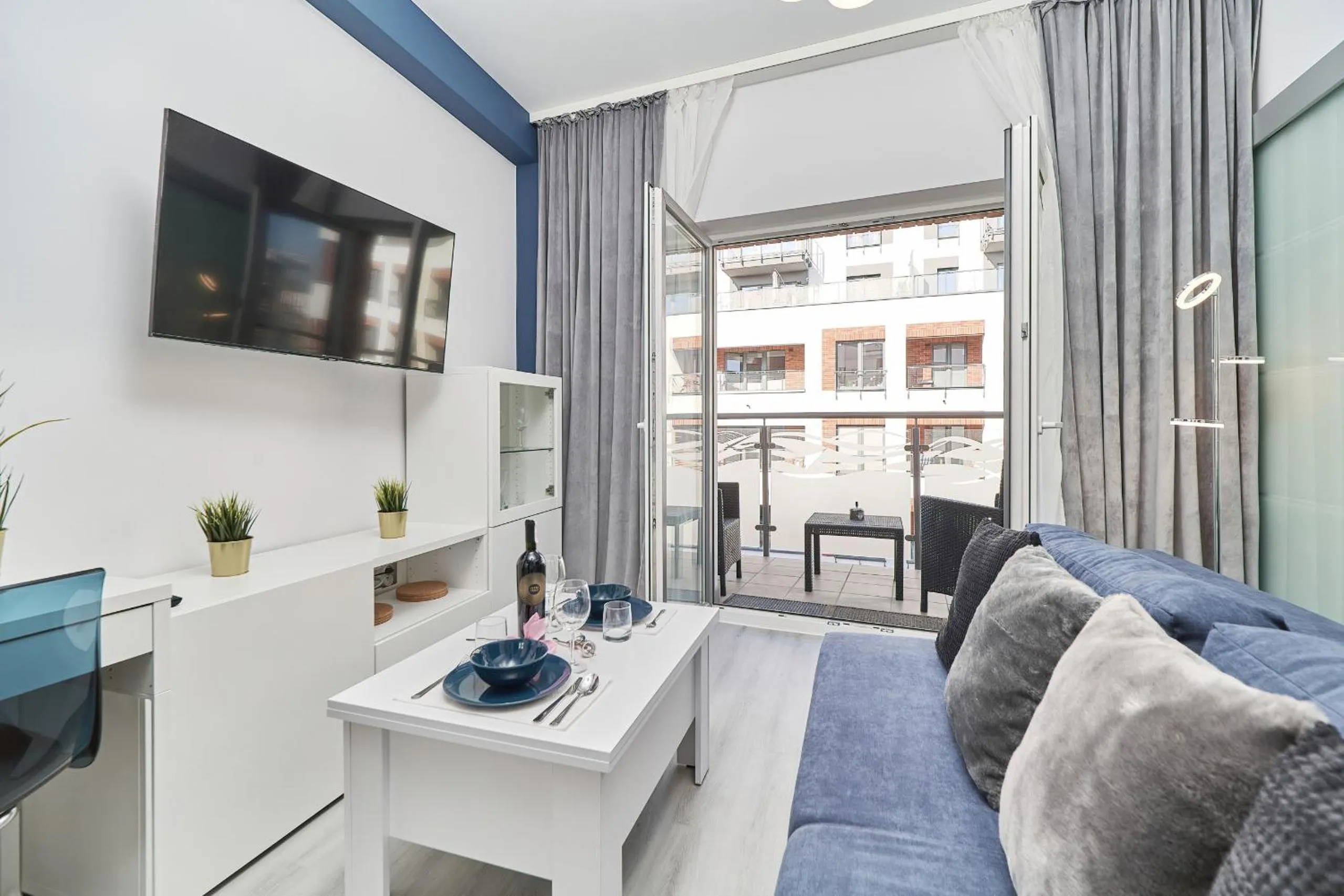 Modern Apartments Kościuszki with FREE GARAGE Wrocław by Noclegi Renters