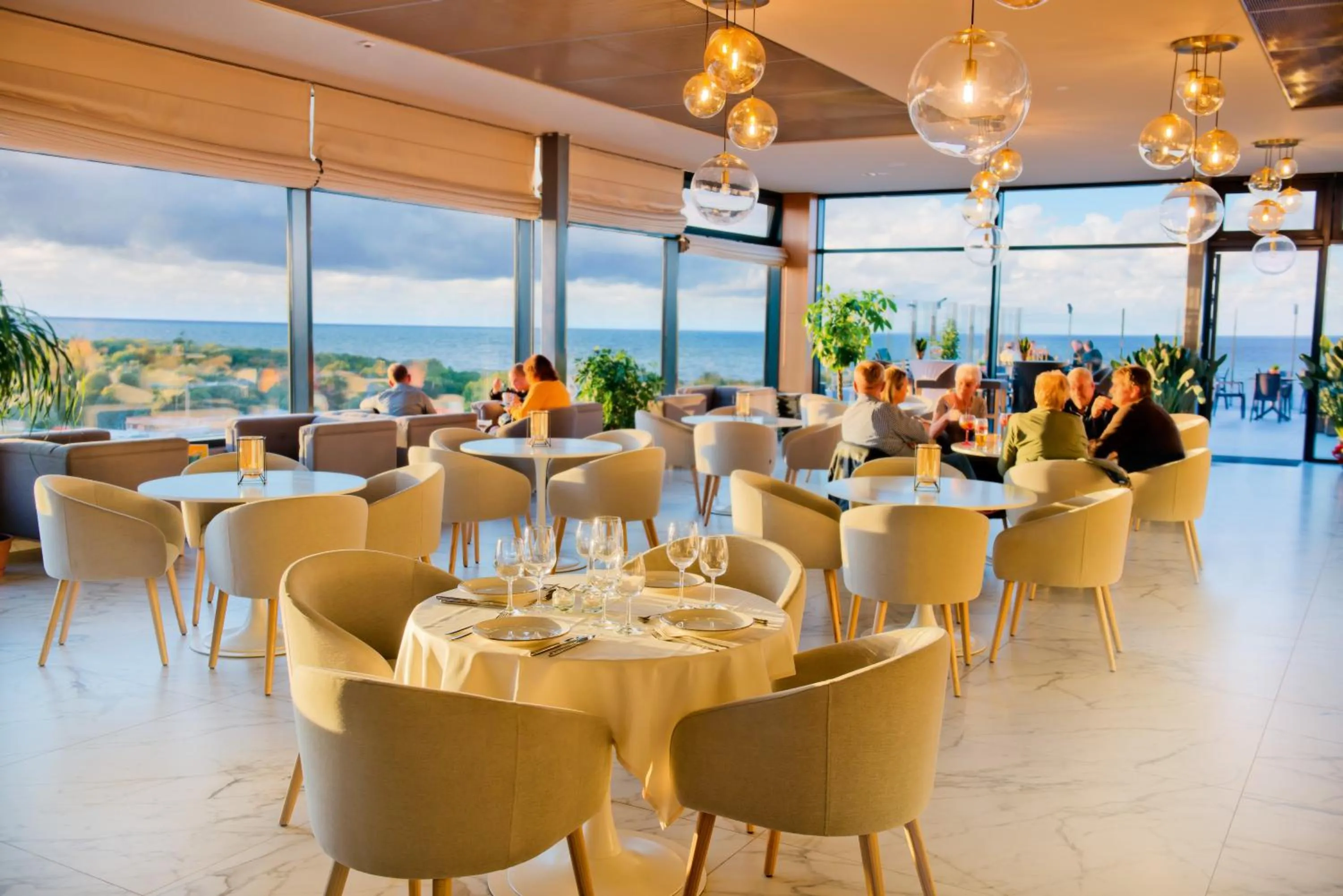 Restaurant/places to eat in Olymp IV