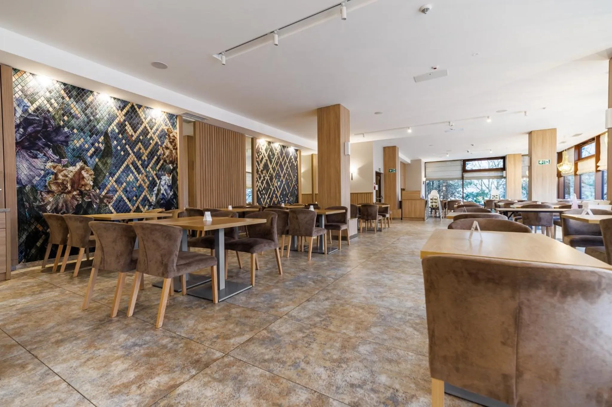 Restaurant/places to eat in Olymp IV