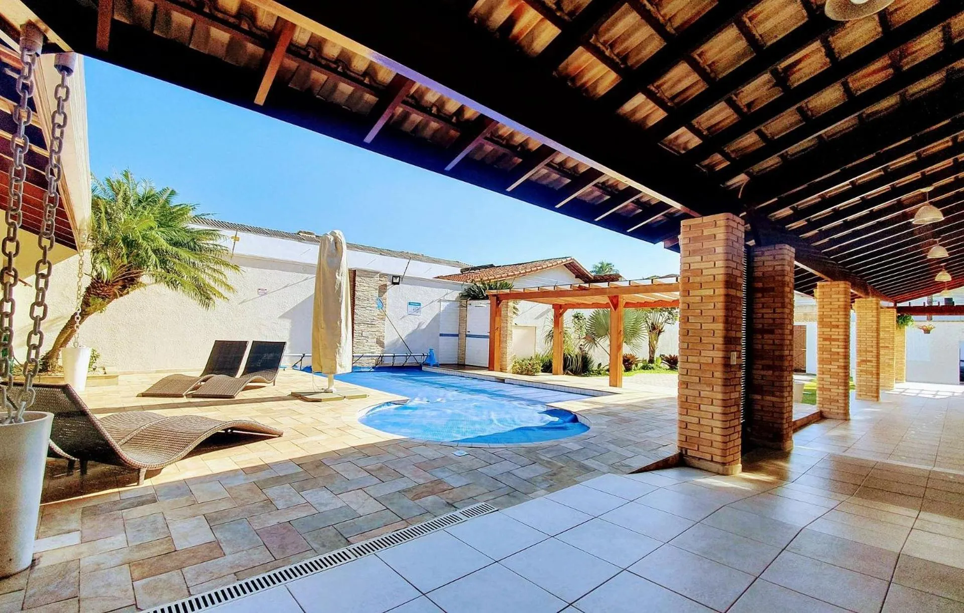 Swimming pool in Espetacular, 6 suítes, Varanda Gourmet, Bilhar, Pebolim, Praia dos Sonhos