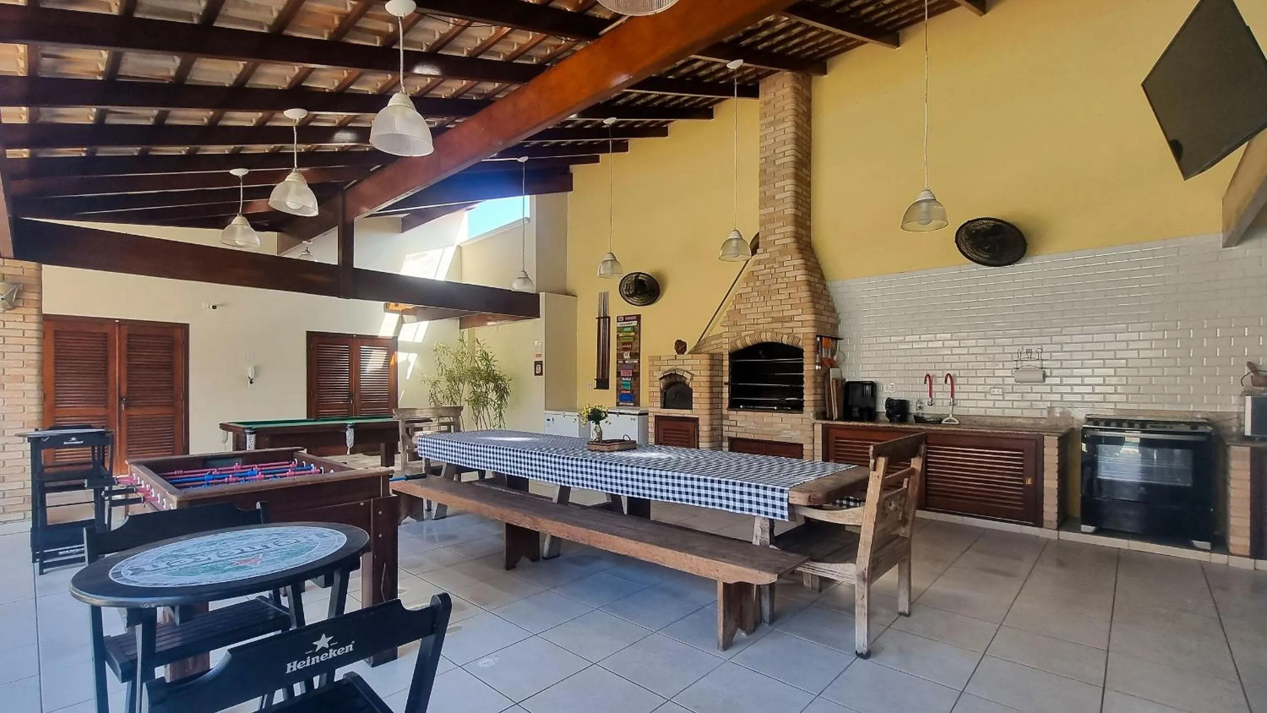 Balcony/Terrace in Espetacular, 6 suítes, Varanda Gourmet, Bilhar, Pebolim, Praia dos Sonhos