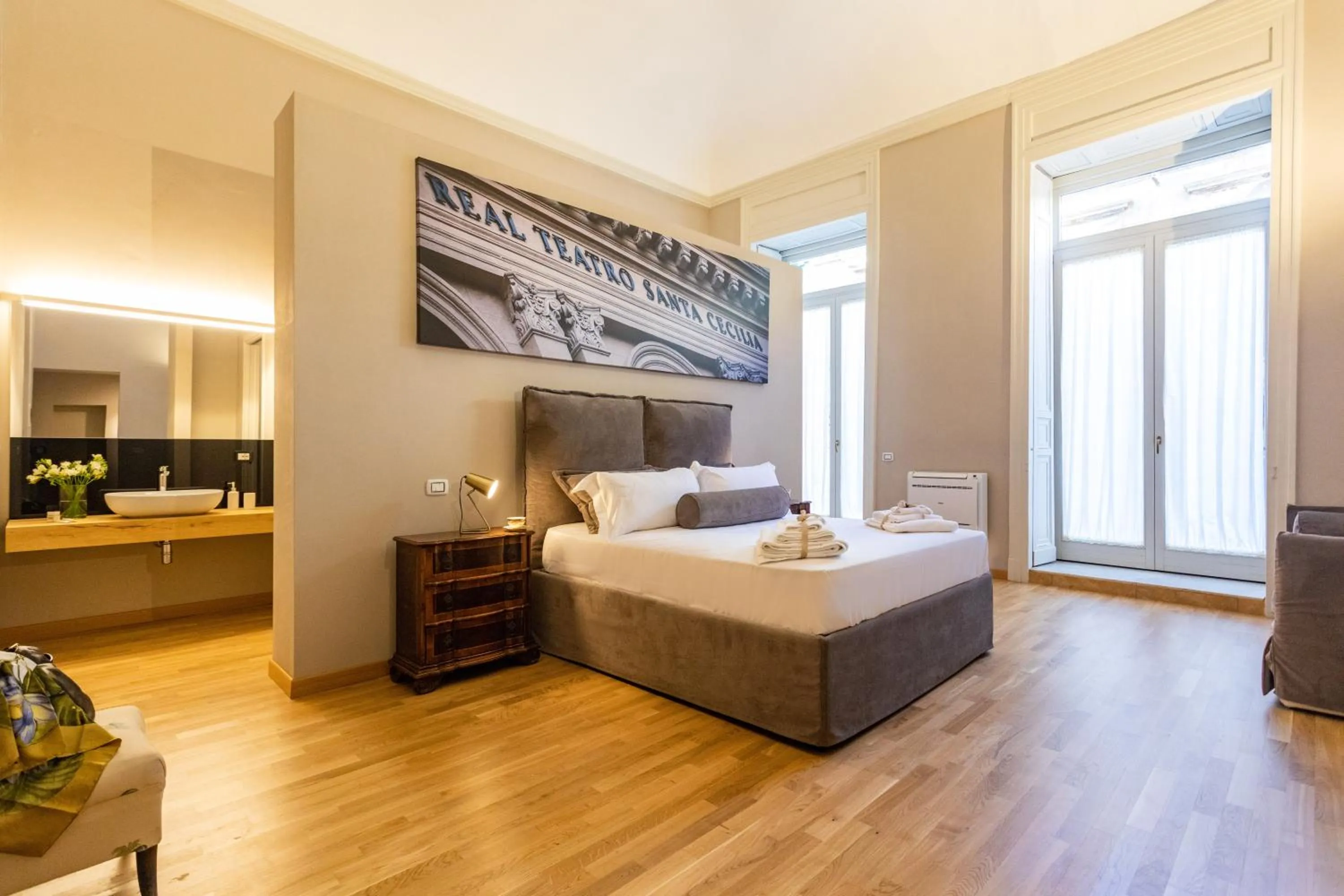 Photo of the whole room, Bed in Divisi Suites & SPA