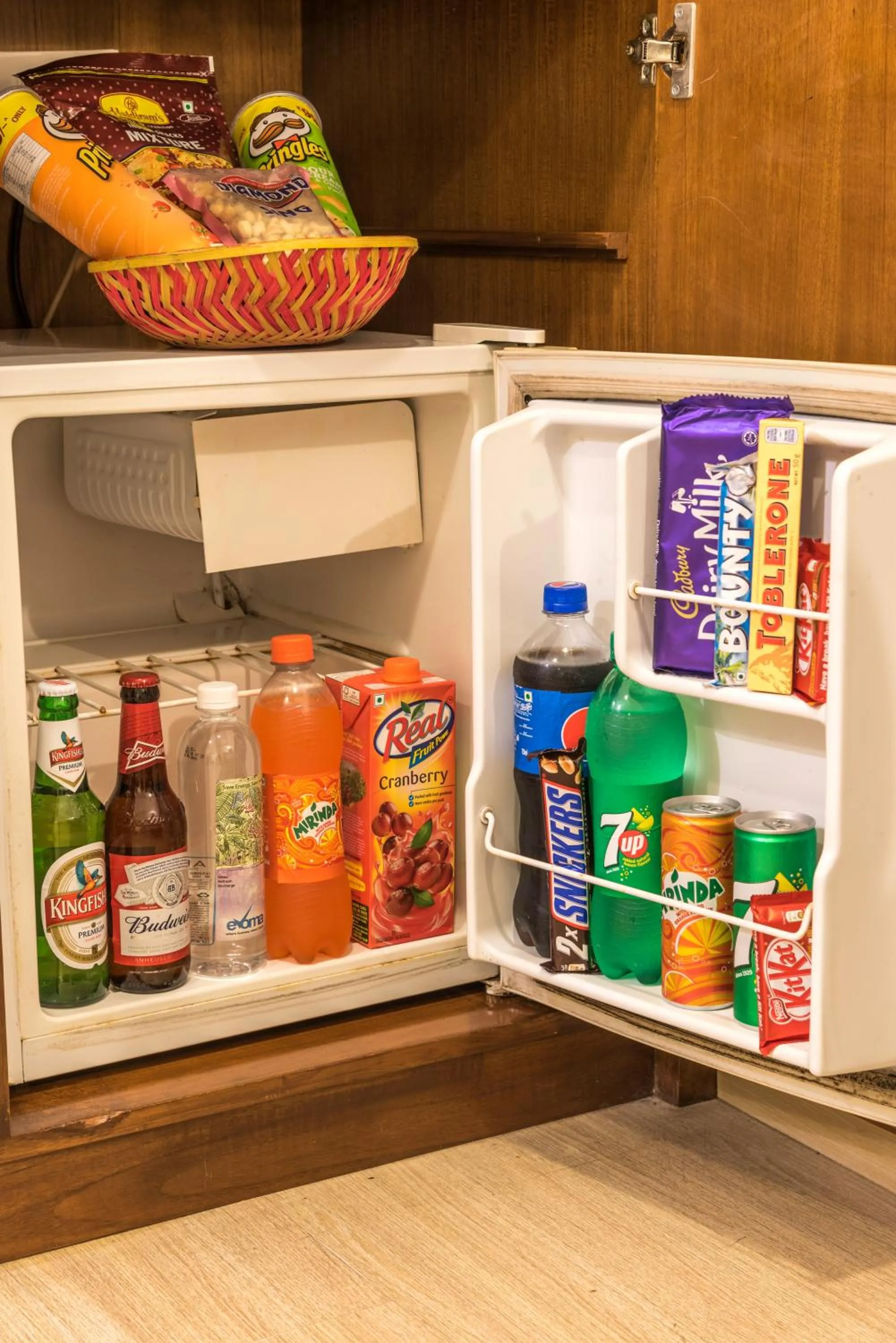 Food and drinks in AARYA MANSION V One Hotel