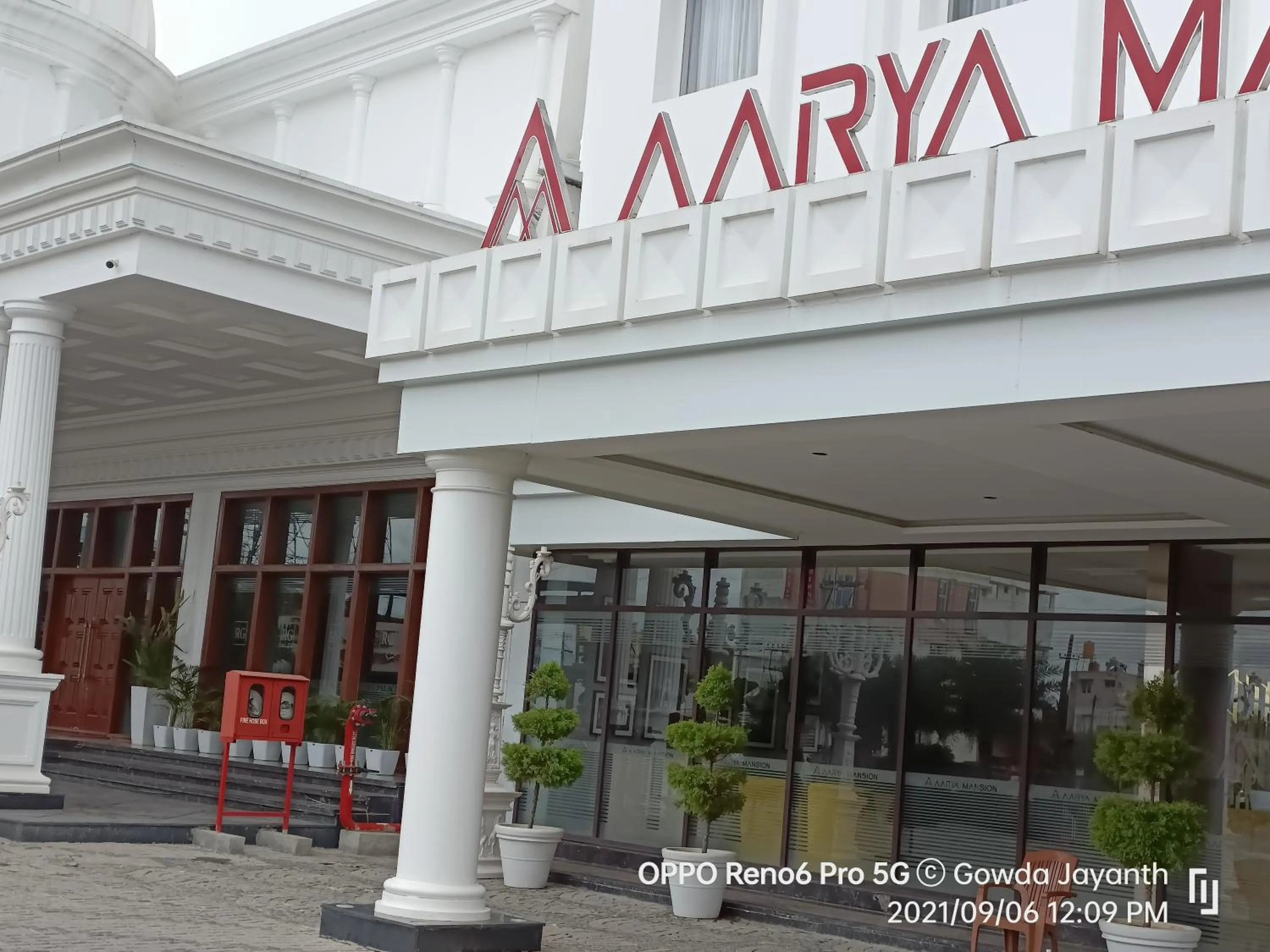 Facade/entrance in AARYA MANSION V One Hotel