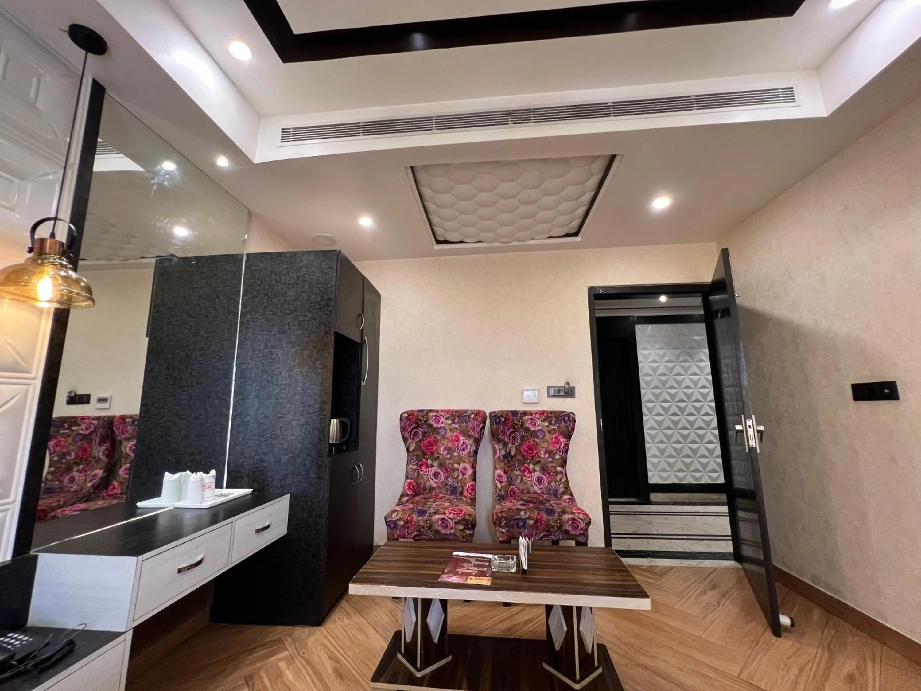 Seating area in HOTEL PLEASANT VIEW