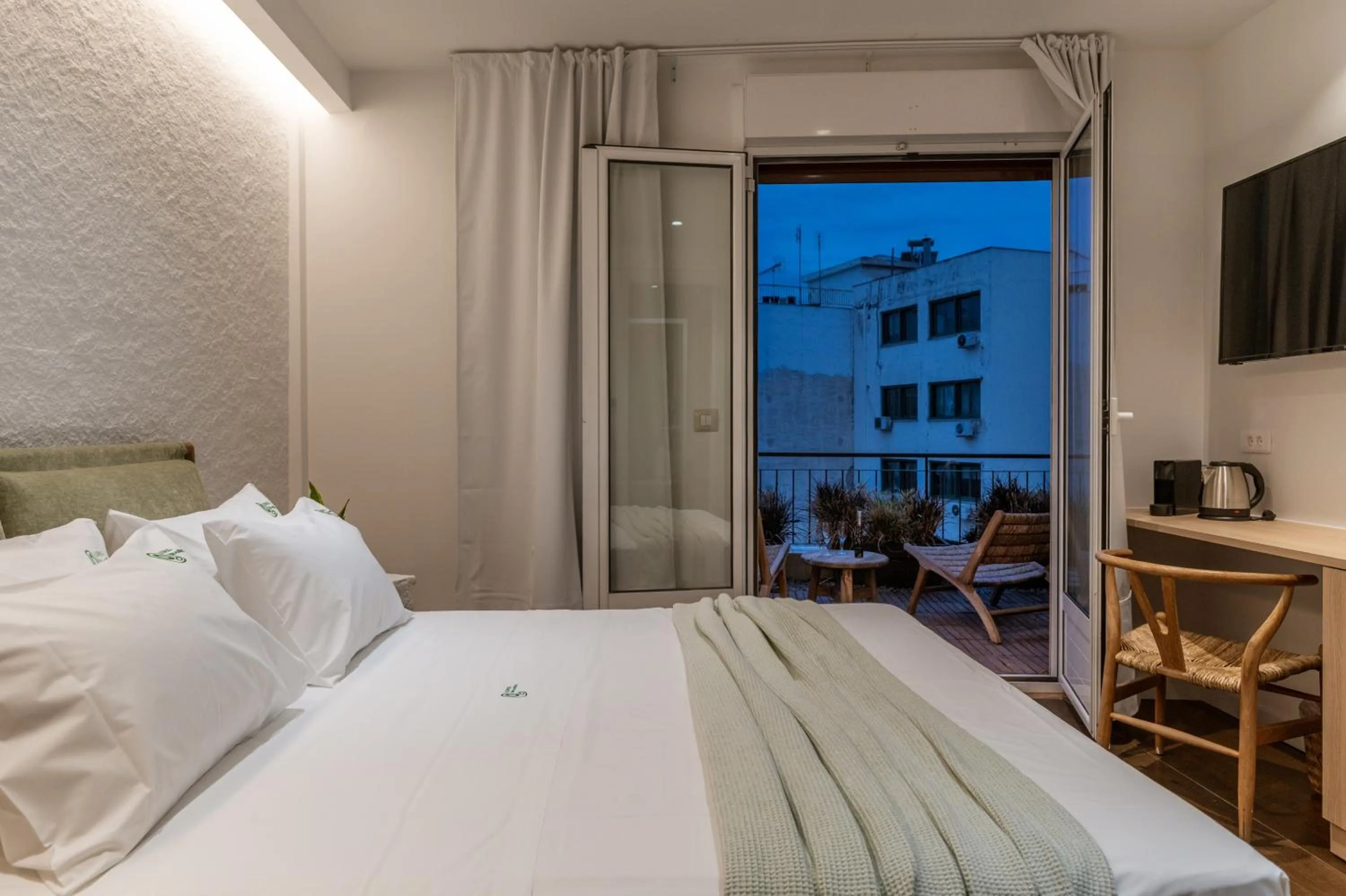 City view, Bed in LOFUS Bio-Suites