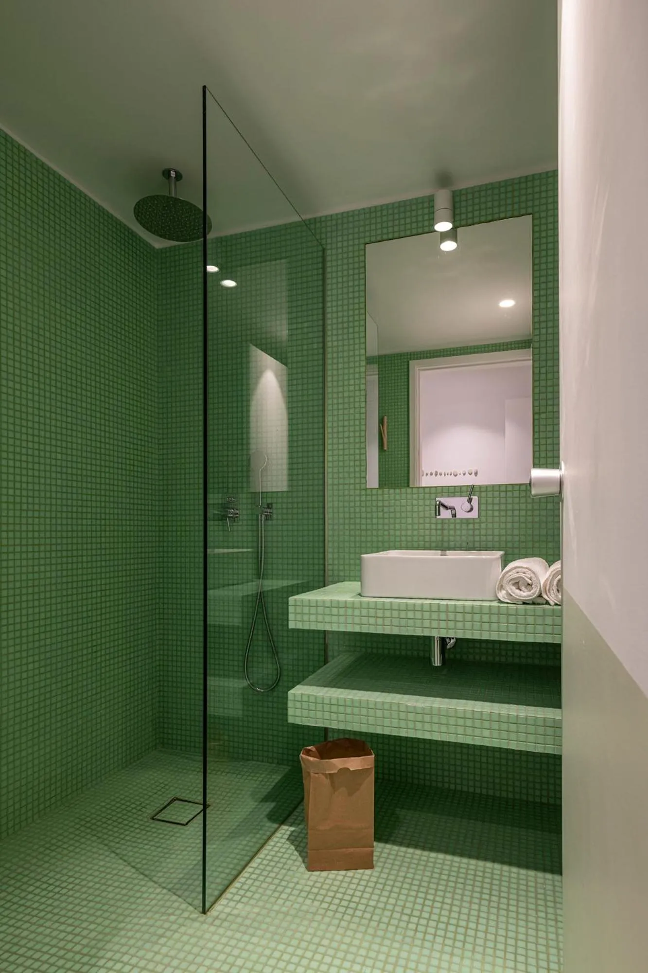 Shower in toctoctoc lisboa