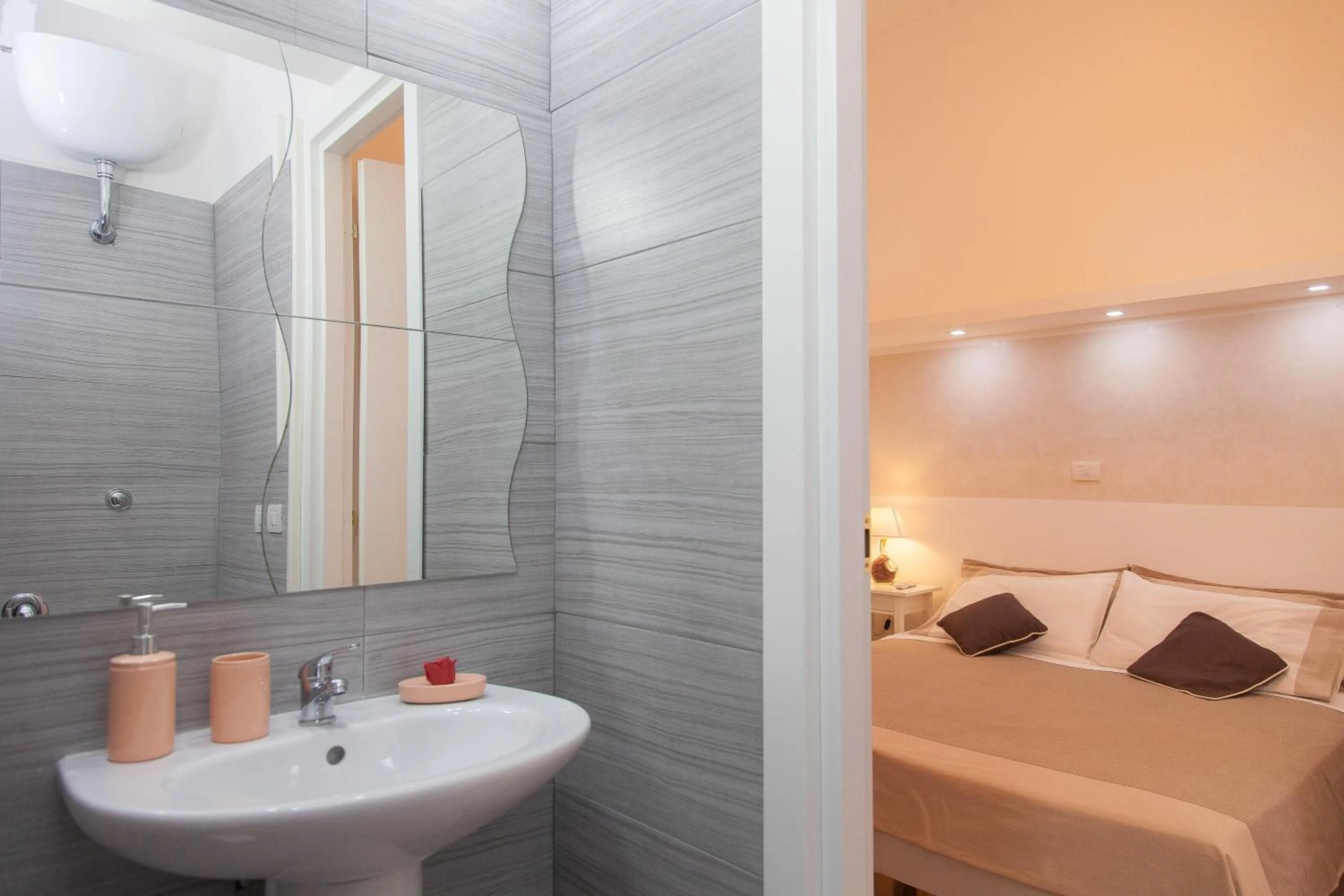 Bathroom, Bed in San Peter Angels