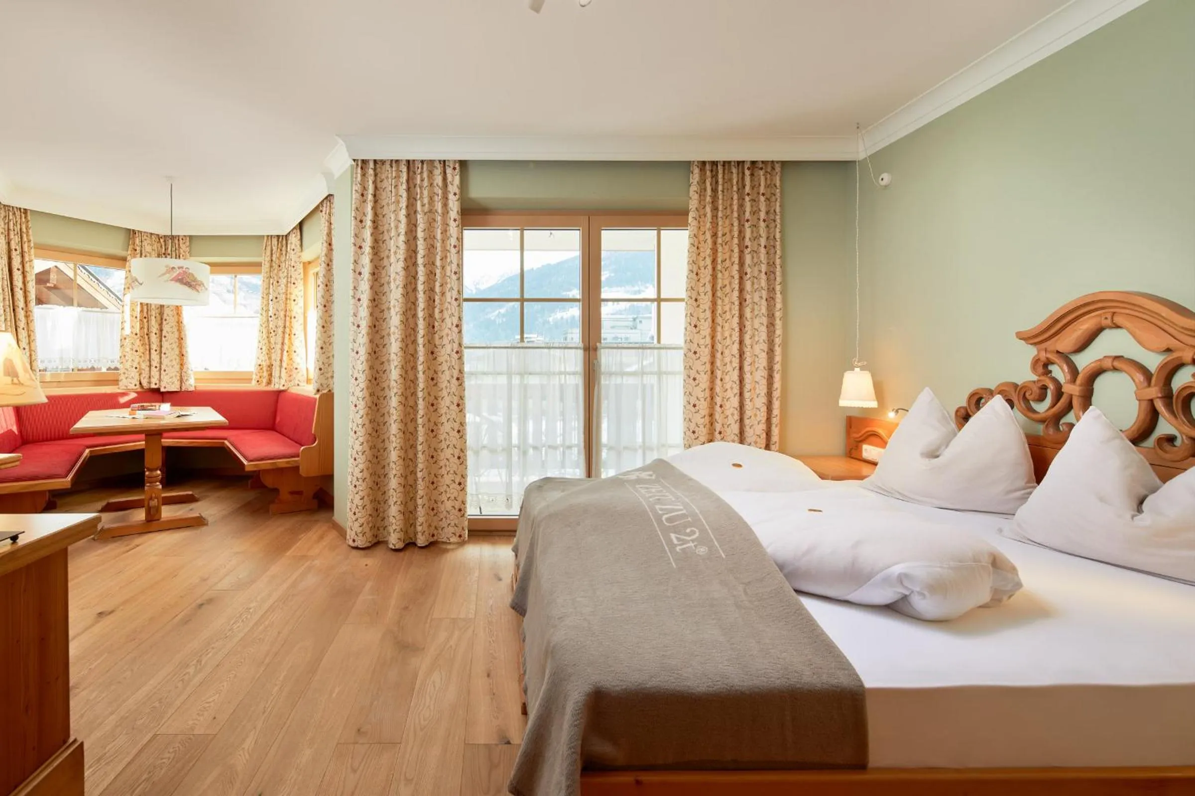 Bedroom, Bed in Romantikhotel Zell am See