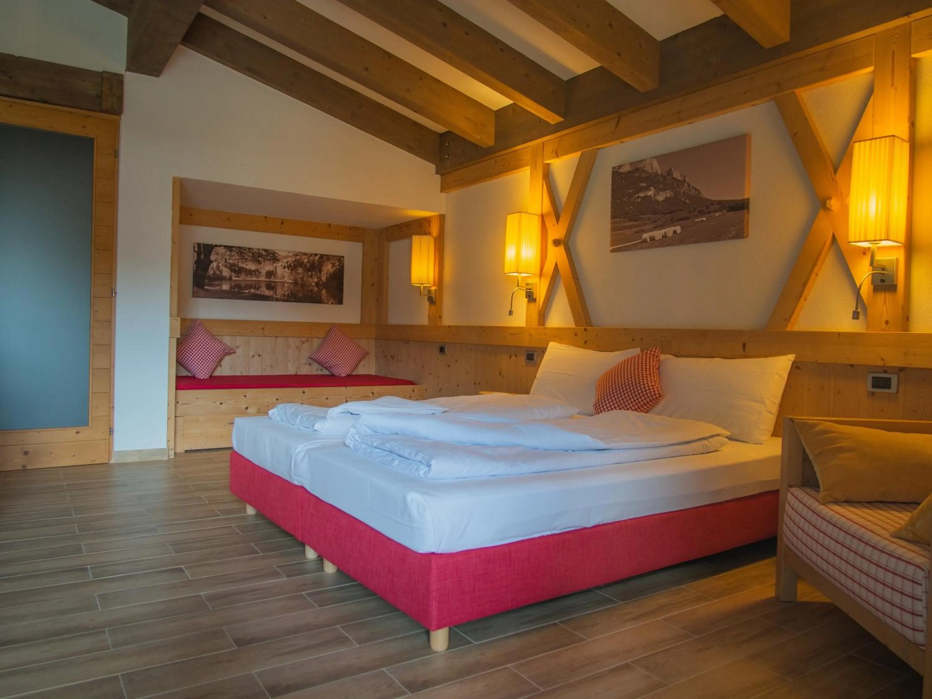 Photo of the whole room, Bed in RTA Hotel Le Vallene