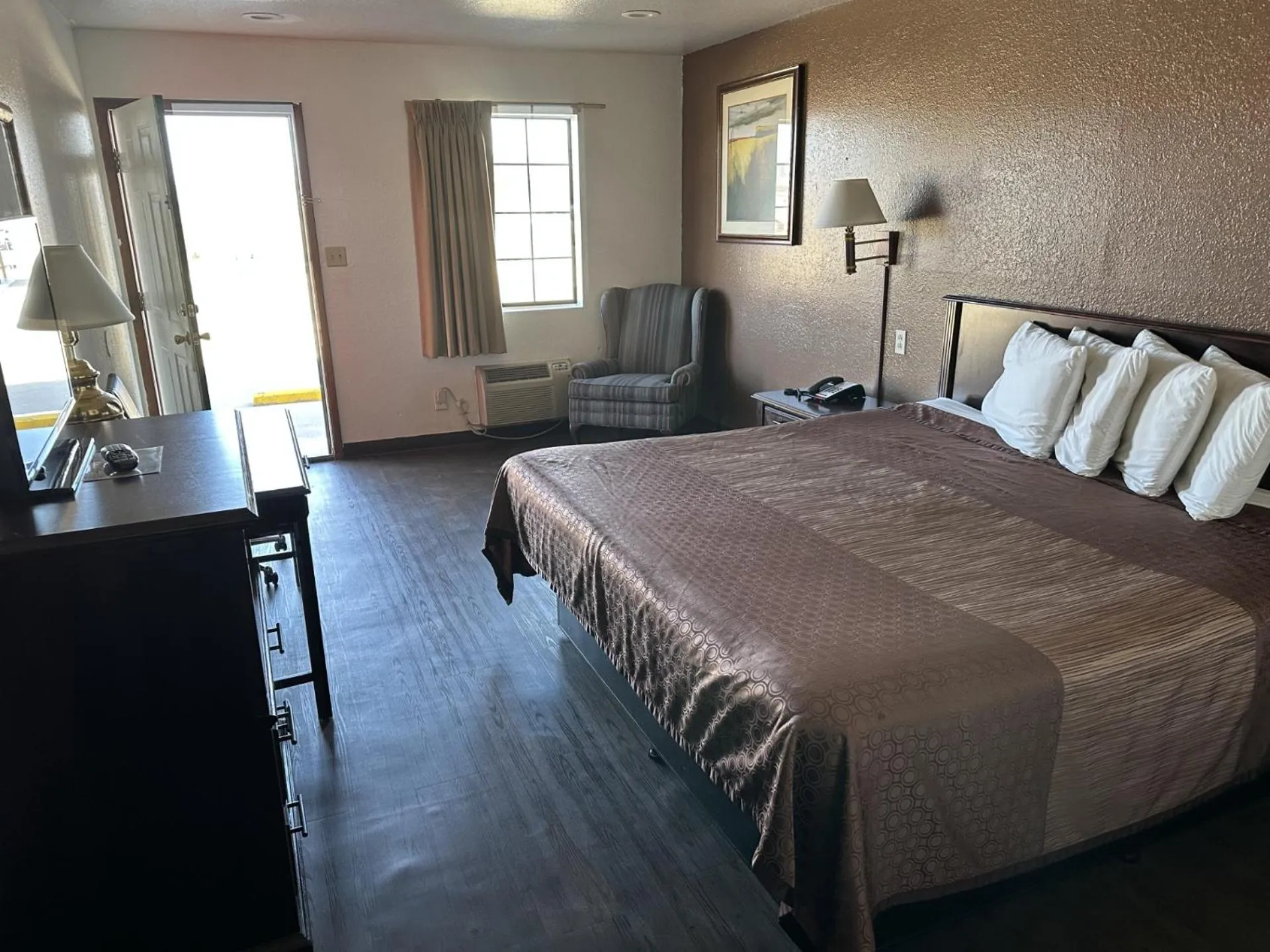 Bedroom, Bed in Southern Nights Motel