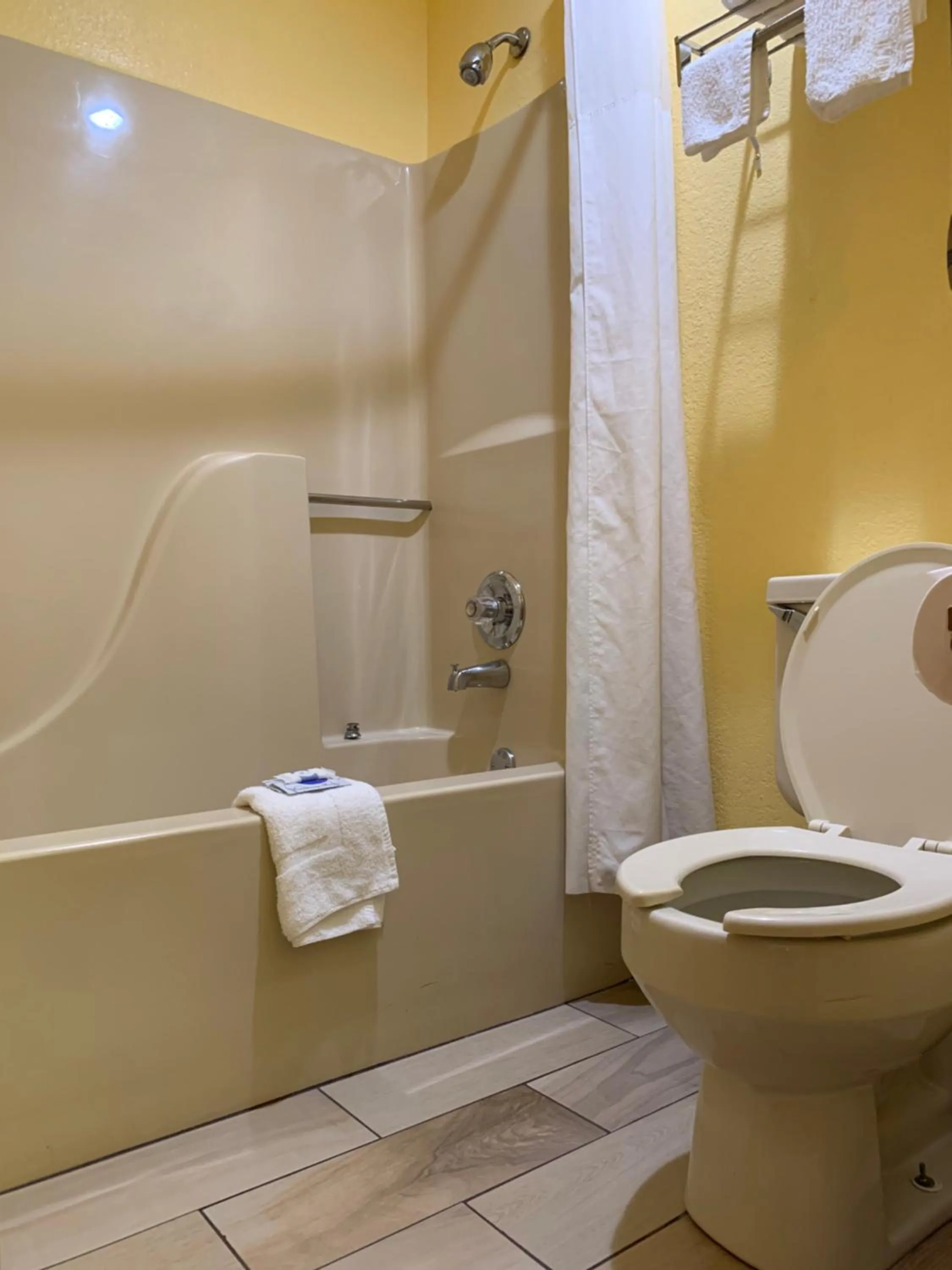 Shower in Southern Nights Motel