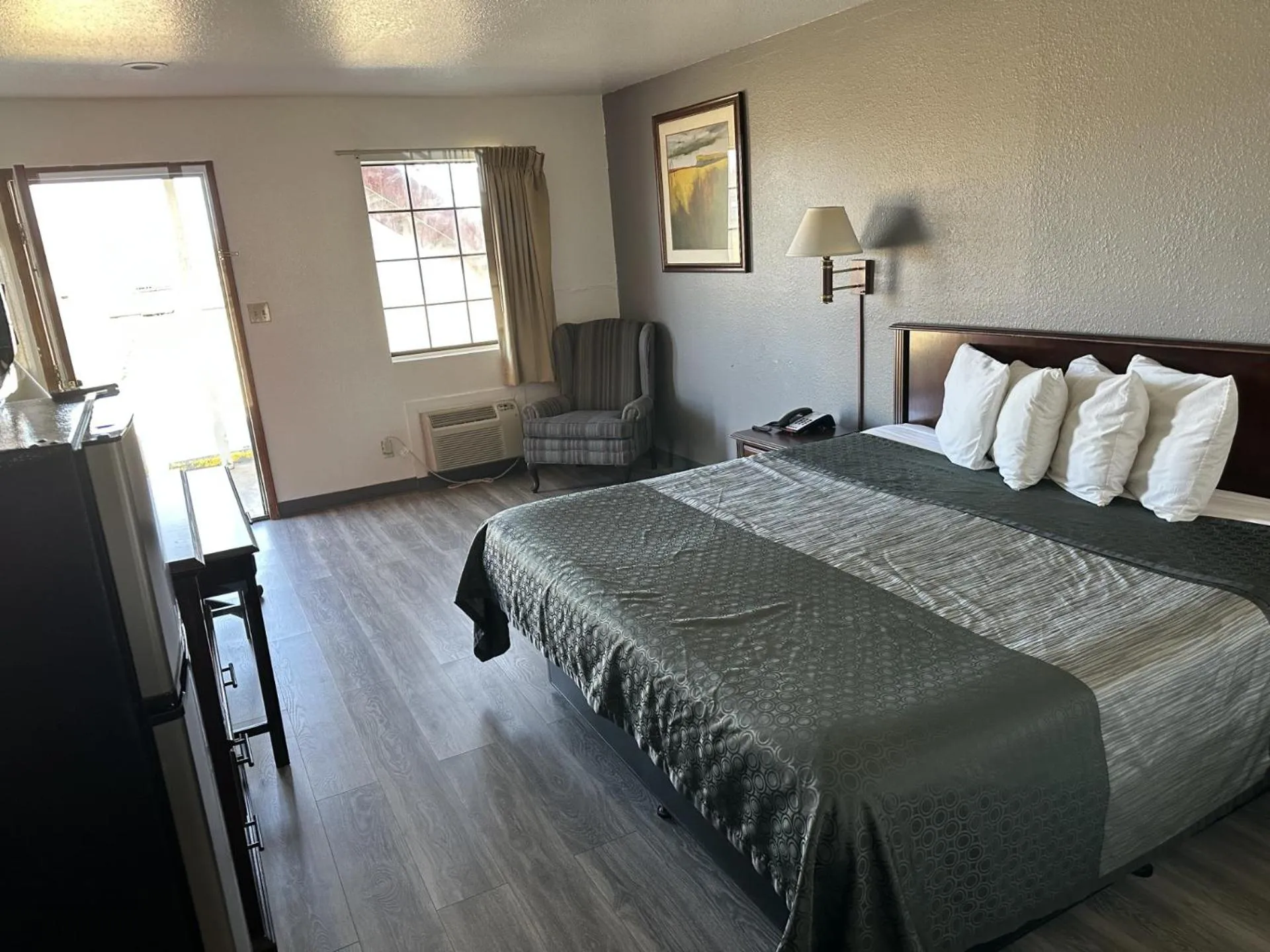 Bedroom, Bed in Southern Nights Motel