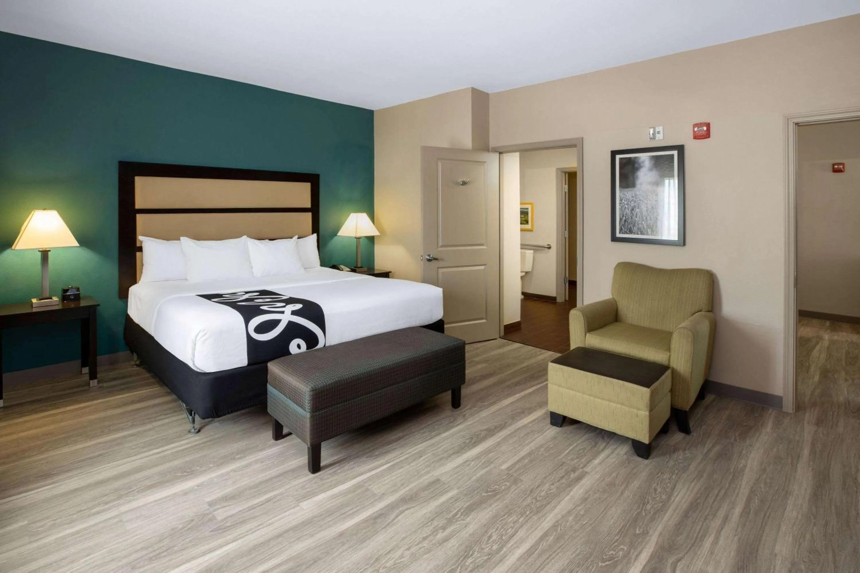 Bed in La Quinta Inn & Suites by Wyndham Durant