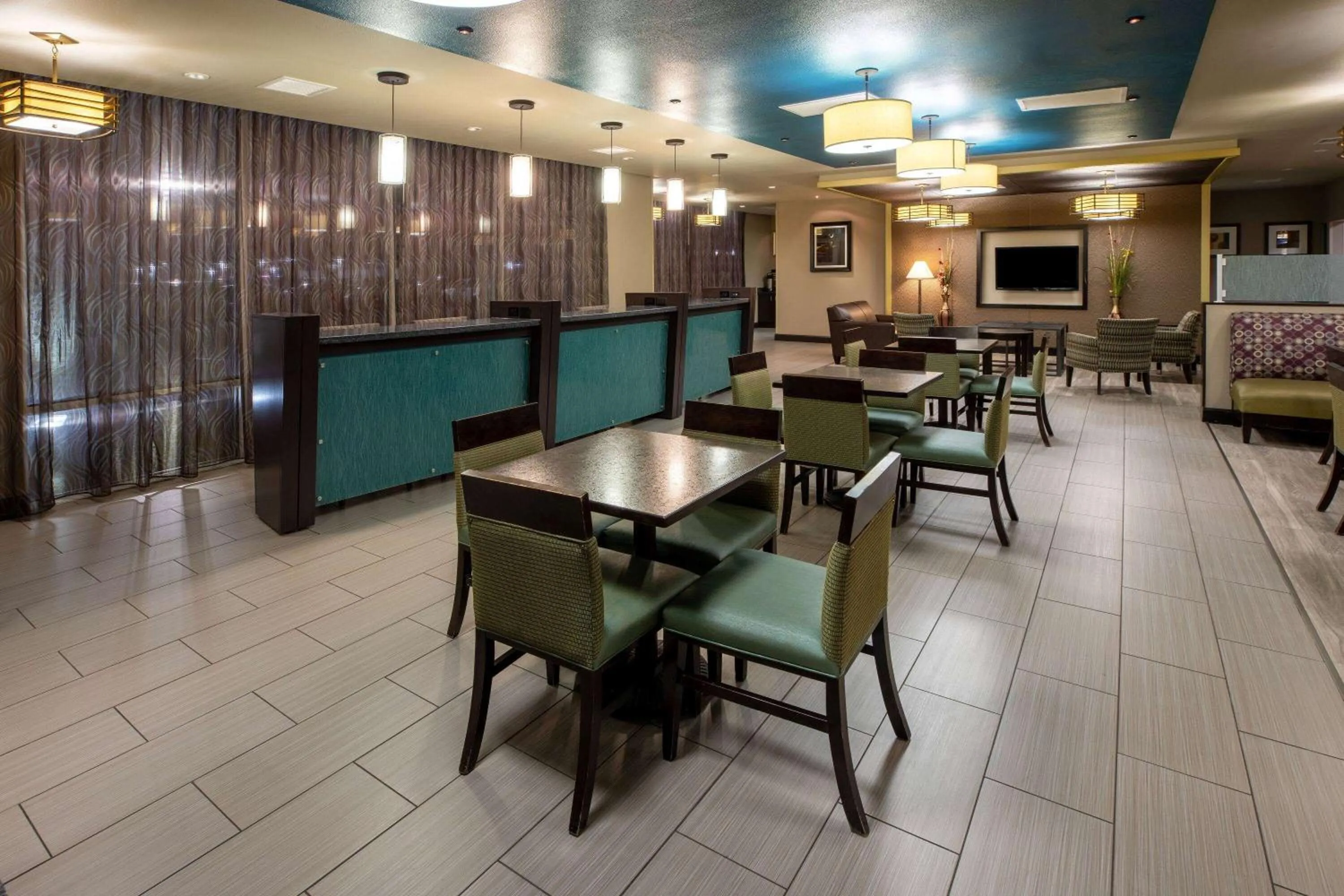 Restaurant/places to eat in La Quinta Inn & Suites by Wyndham Durant