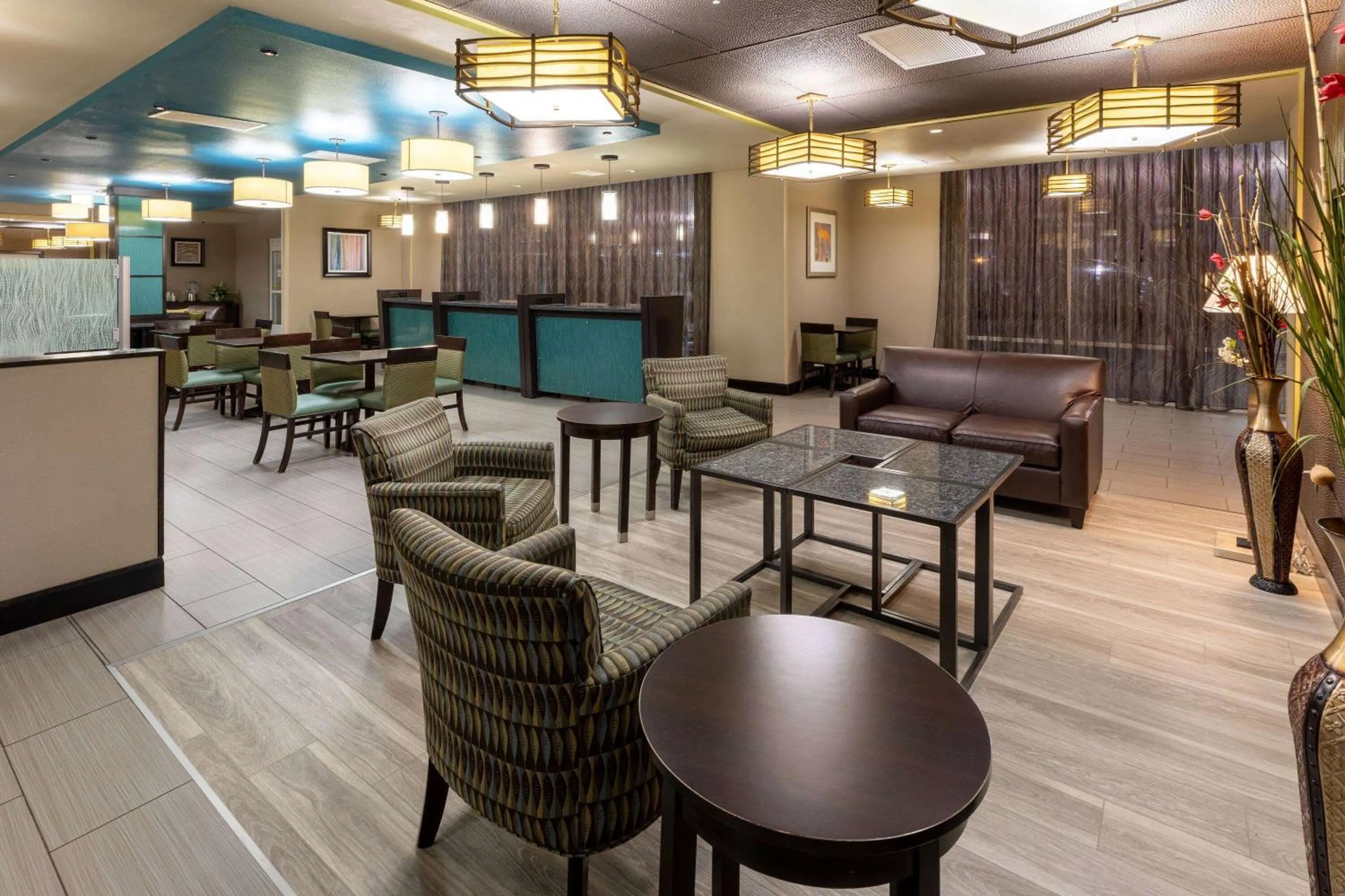 Restaurant/places to eat in La Quinta Inn & Suites by Wyndham Durant