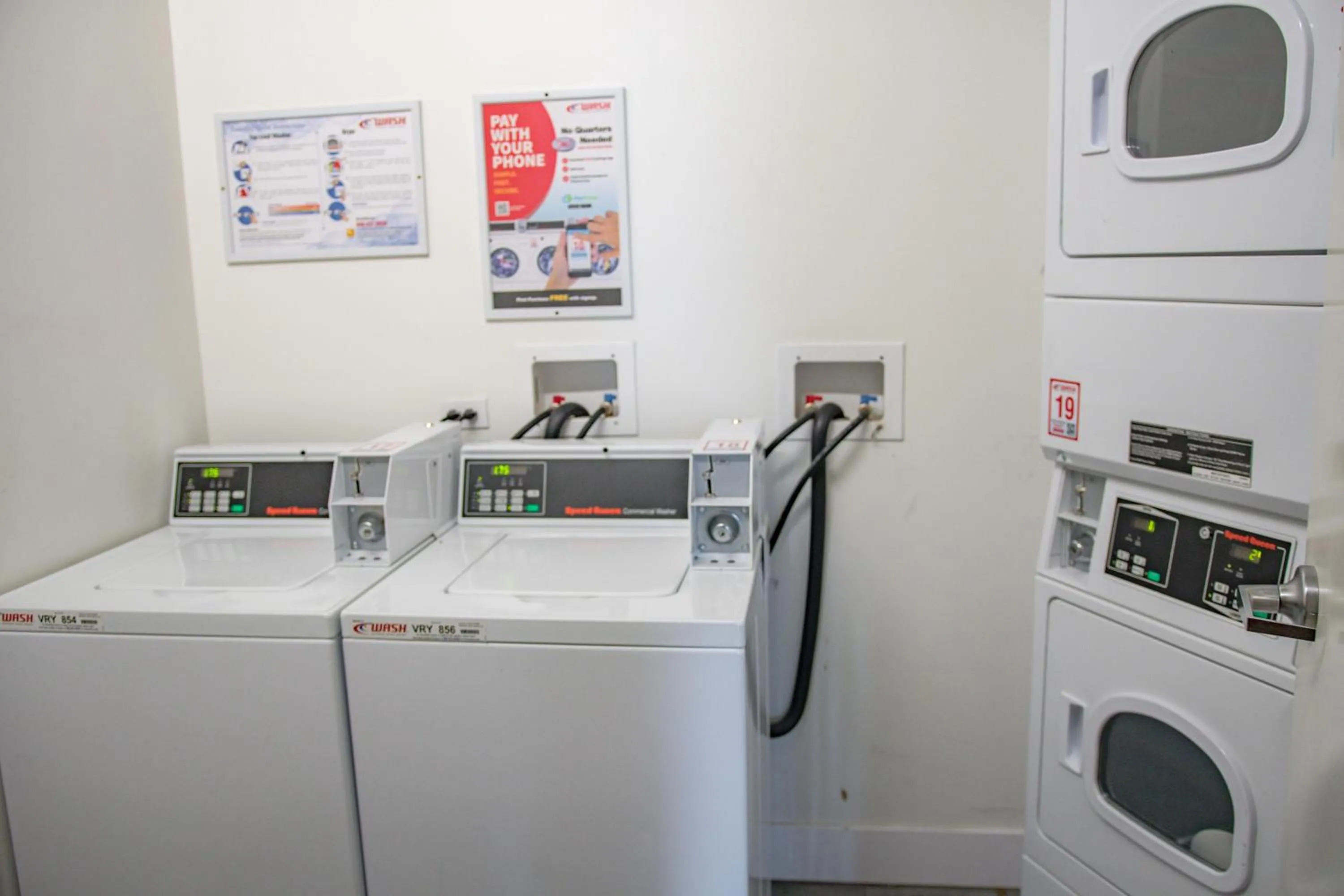 Convenient 2BR Suite in Prime Location with Gym Access & Optional Parking Near McCormick Place and Soldier Field