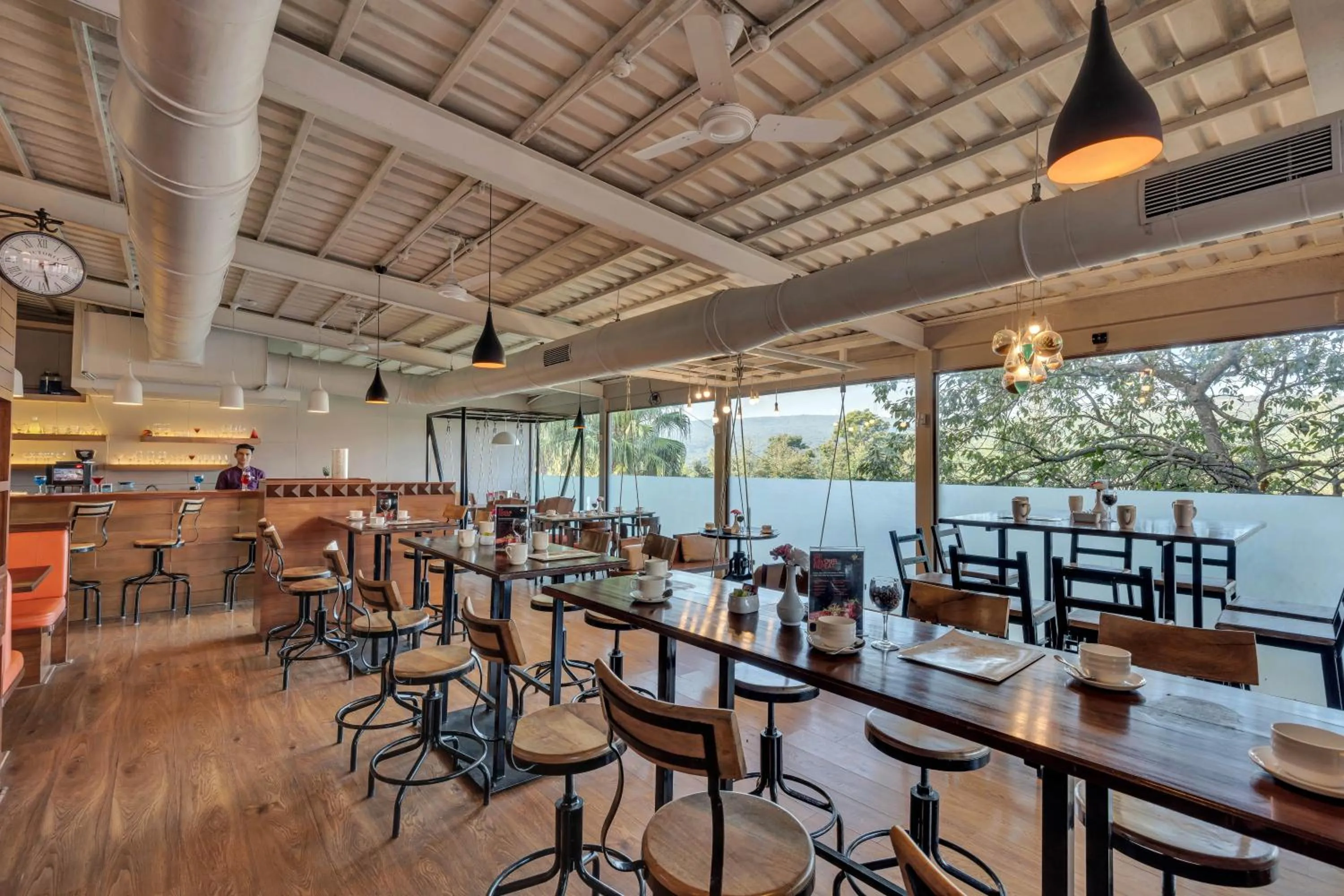 Lounge or bar in Club Mahindra Saj Mahabaleshwar