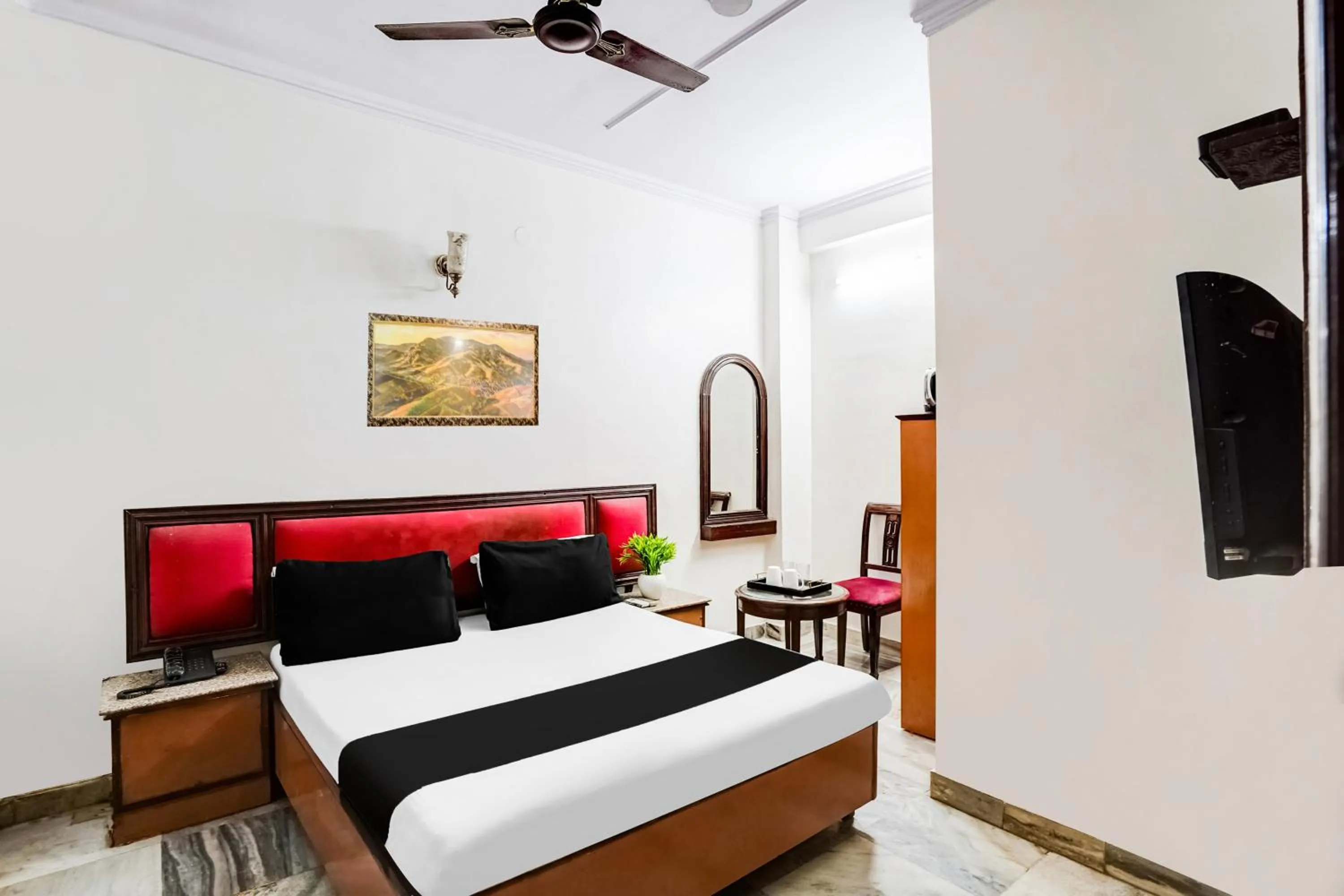 Bedroom, Bed in Super Hotel O Paharganj Near Railway Station Formerly Chand Palace