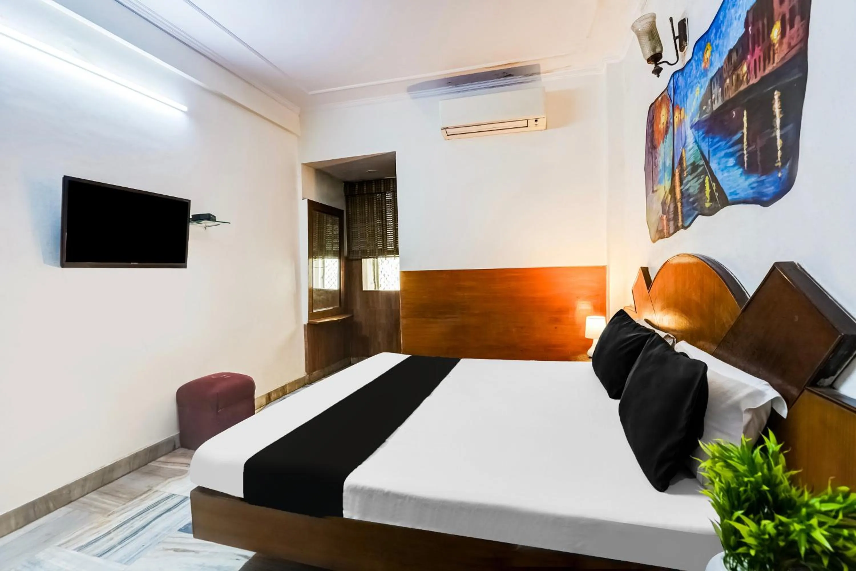 Bedroom, Bed in Super Hotel O Paharganj Near Railway Station Formerly Chand Palace