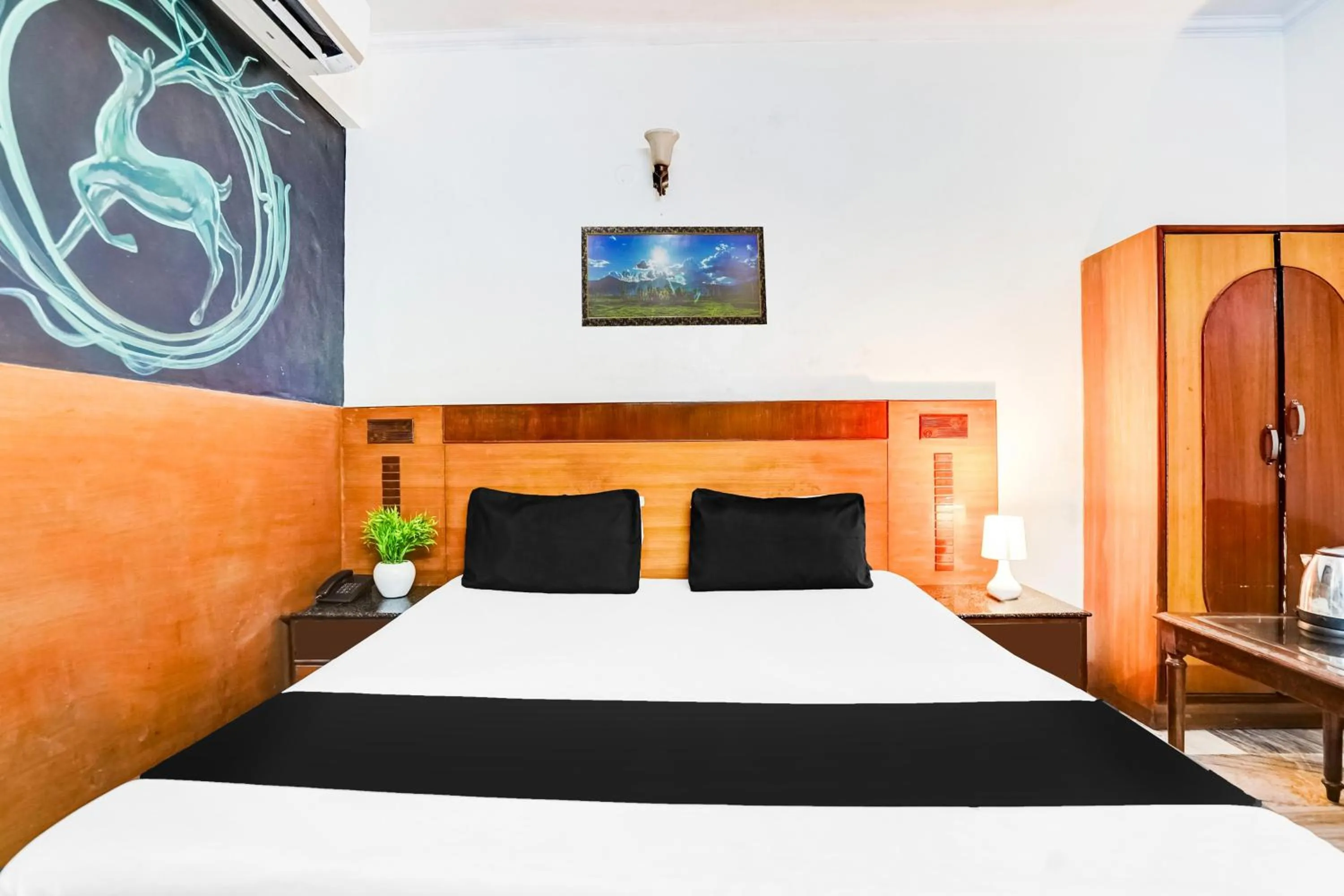 Bedroom, Bed in Super Hotel O Paharganj Near Railway Station Formerly Chand Palace