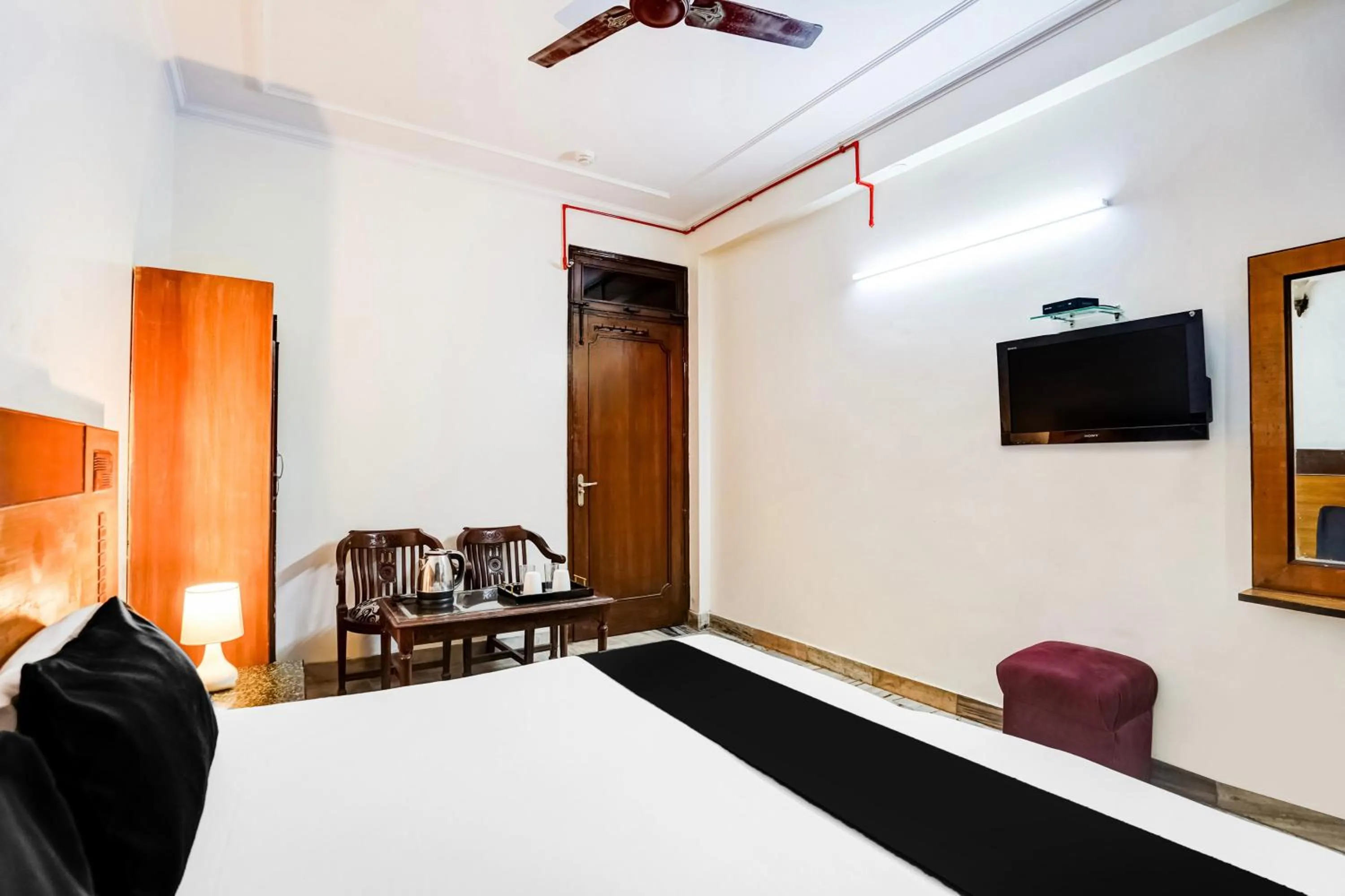 Bedroom, Bed in Super Hotel O Paharganj Near Railway Station Formerly Chand Palace