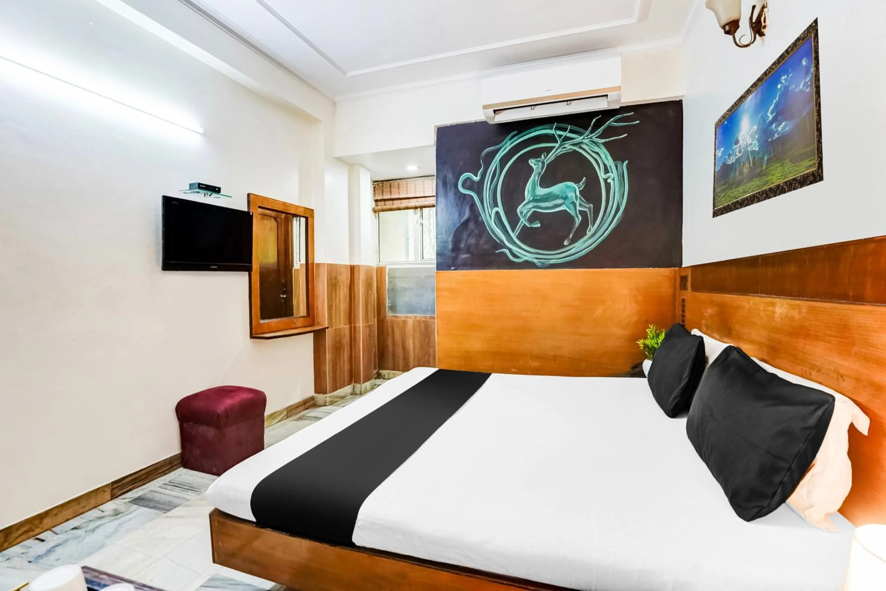 Bedroom, Bed in Super Hotel O Paharganj Near Railway Station Formerly Chand Palace