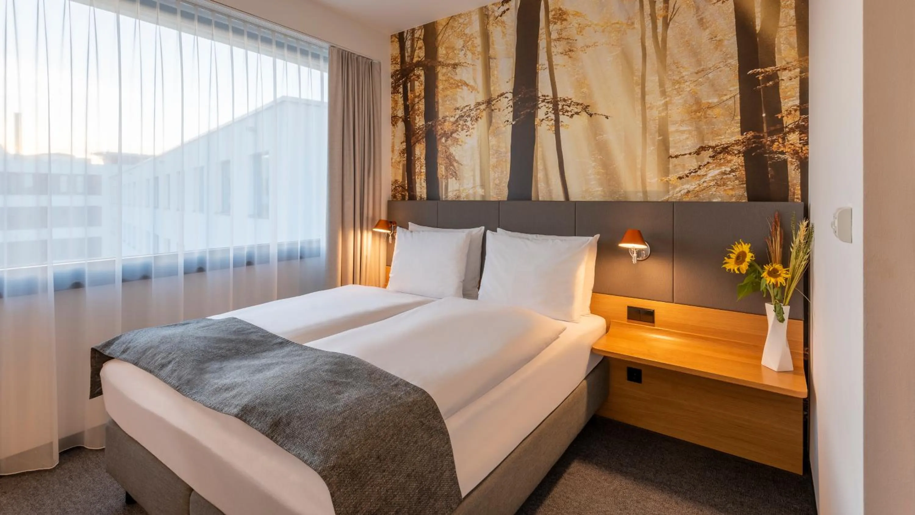 Photo of the whole room, Bed in Holiday Inn Munich - Leuchtenbergring by IHG