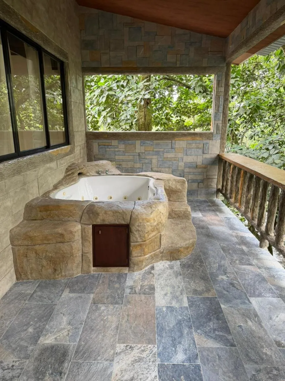 Hot Tub in Orquideas Boutique Hotel