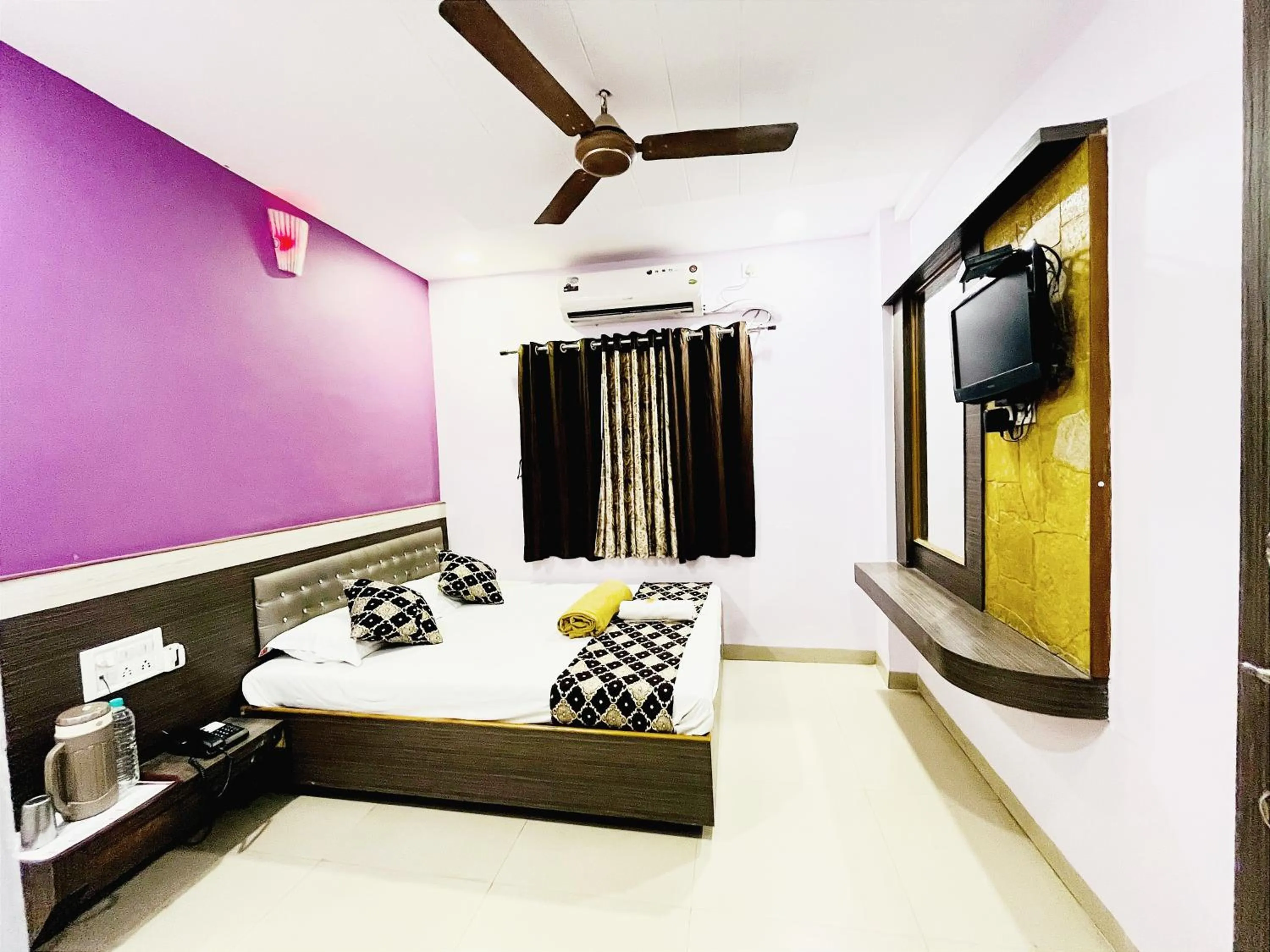 Bed in Sai Balaji Residency