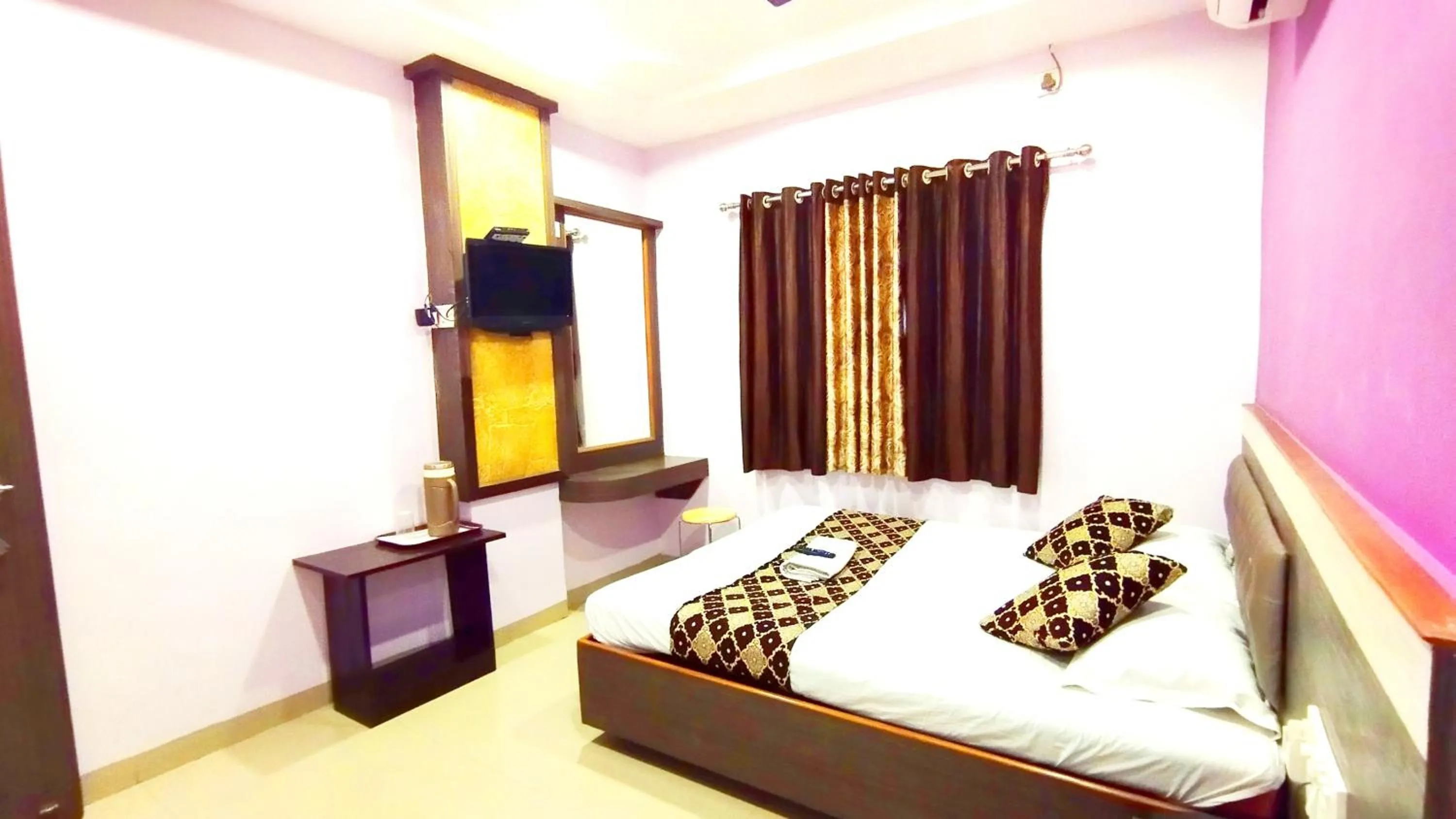 Bed in Sai Balaji Residency
