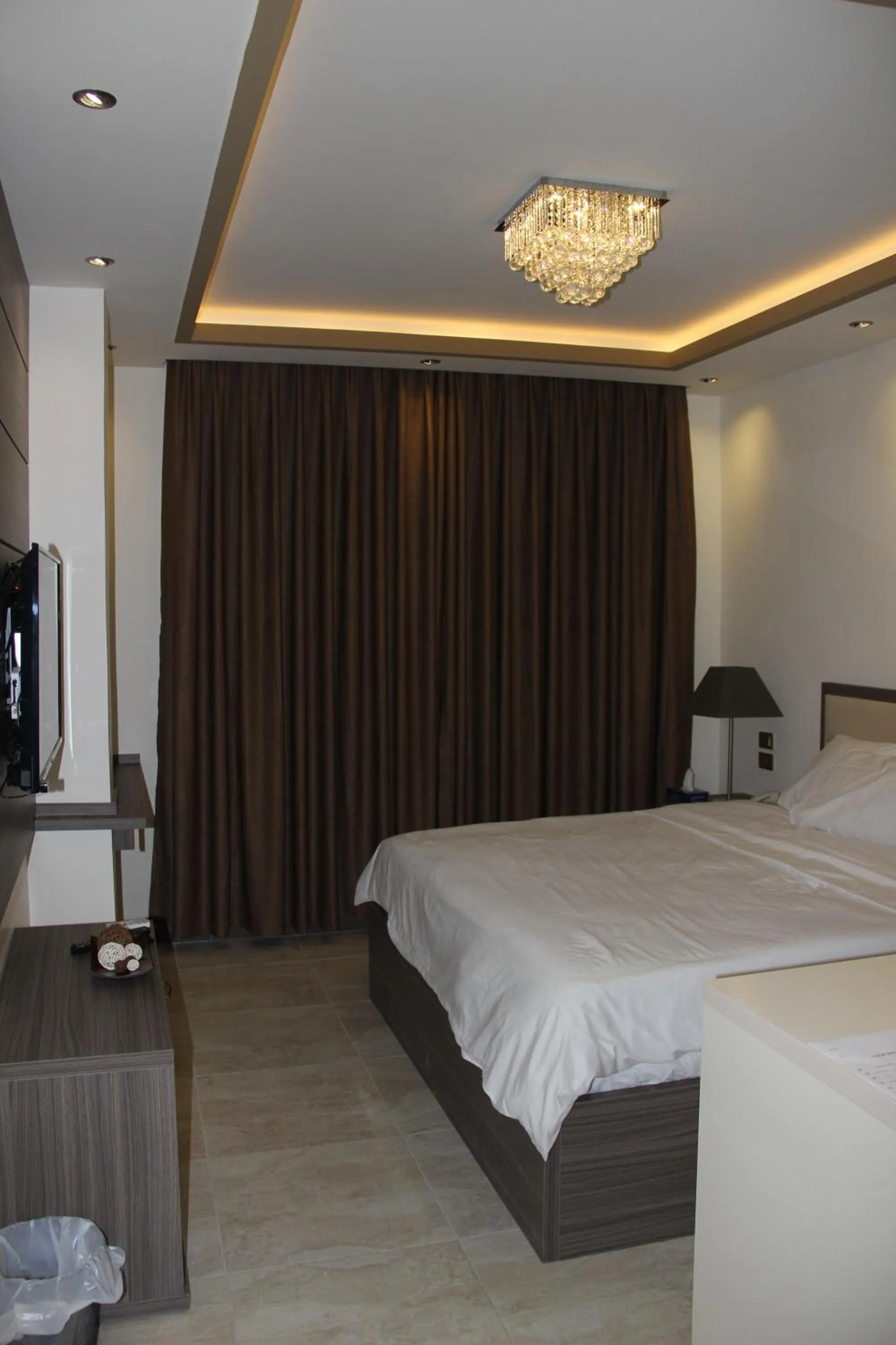 Photo of the whole room, Bed in Seven Days Hotel